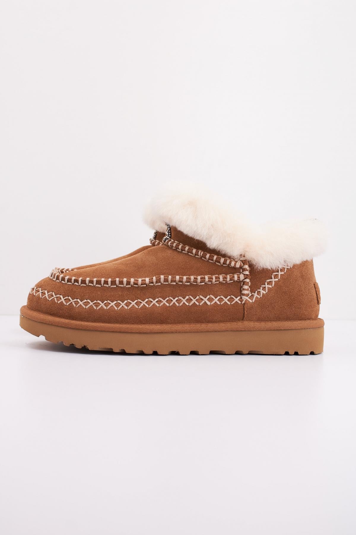 UGG W CLASSIC ULTRA MINI ALPINE en color MARRON  (1)