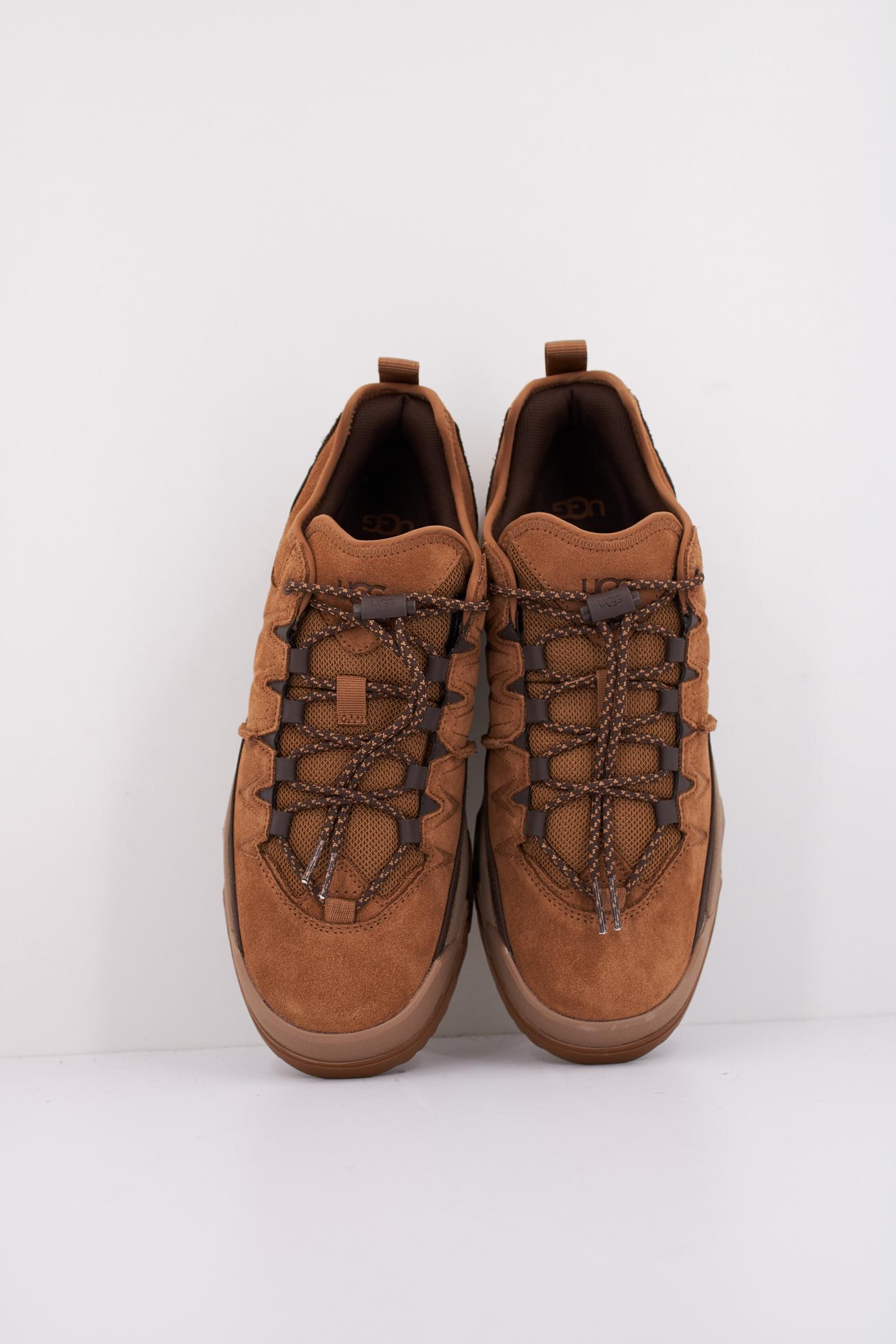 UGG M CAPTRAIL LOW en color MARRON CLARO  (3)