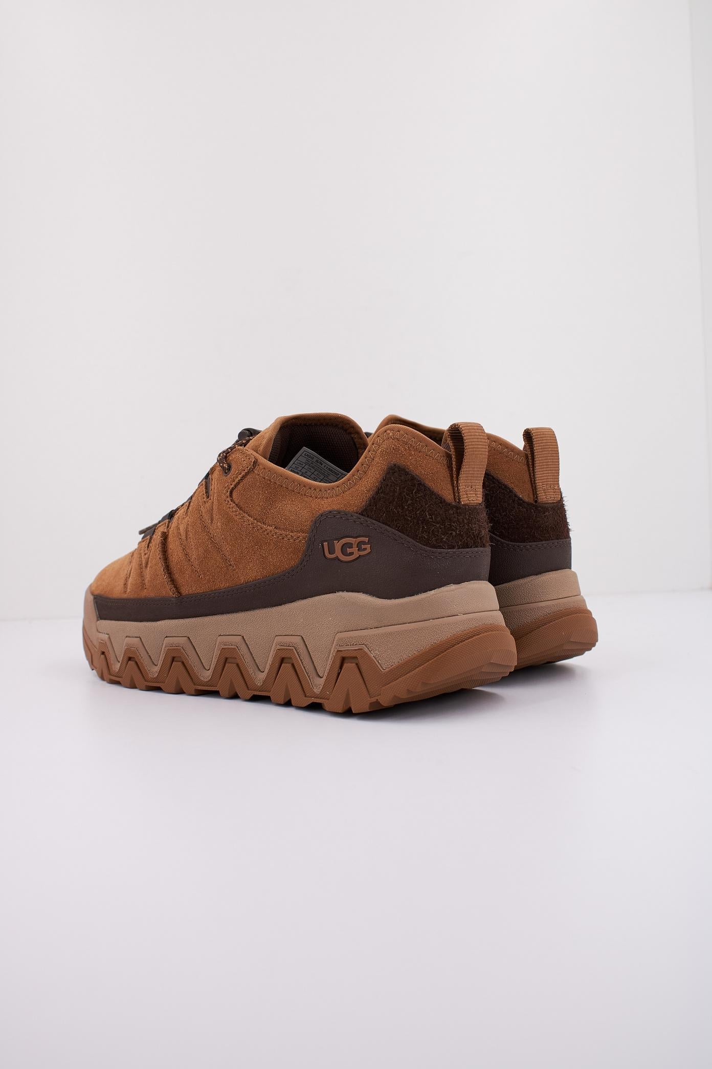 UGG M CAPTRAIL LOW en color MARRON CLARO  (4)