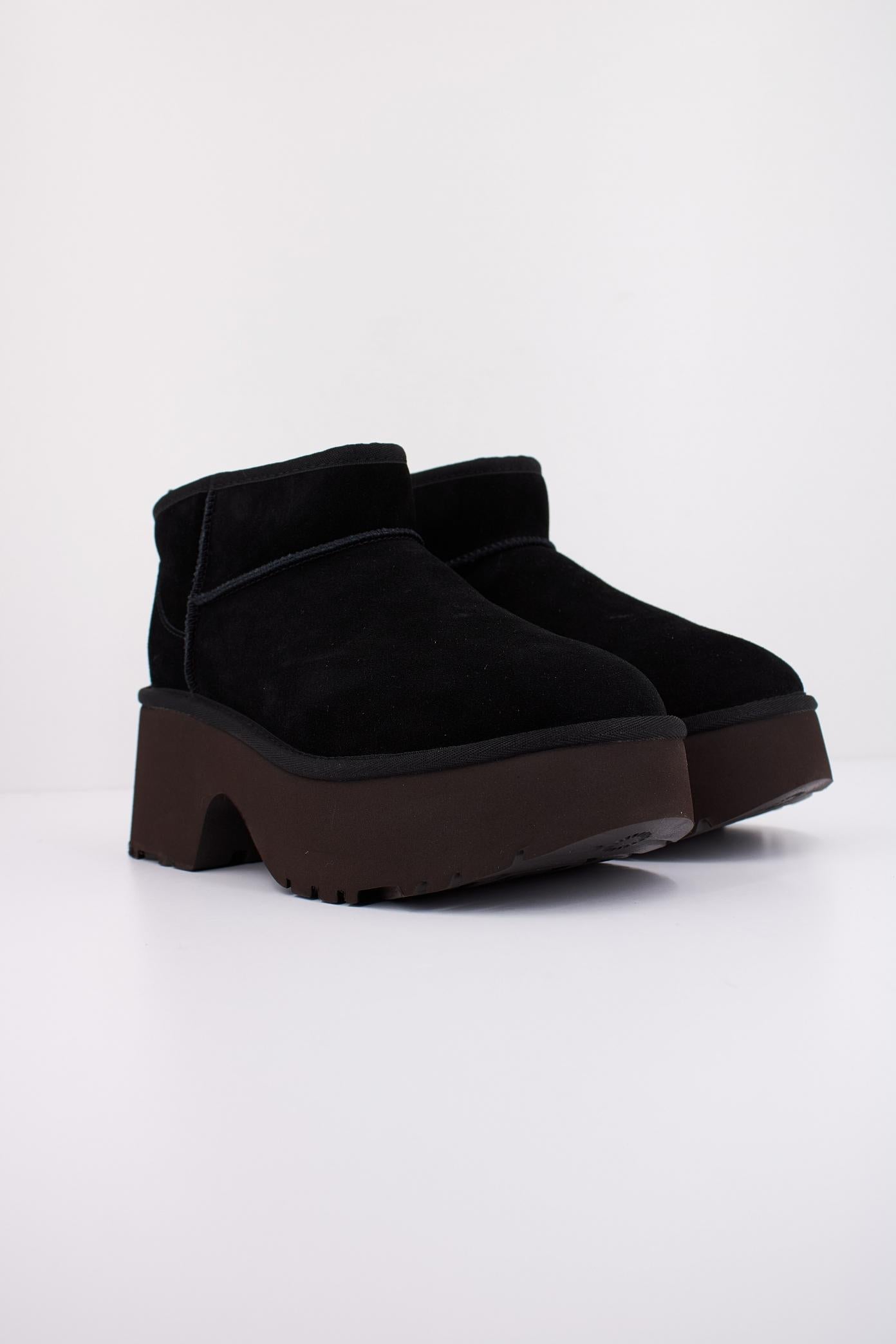 UGG CLASSIC ULTRA MINI NEW H en color NEGRO  (2)