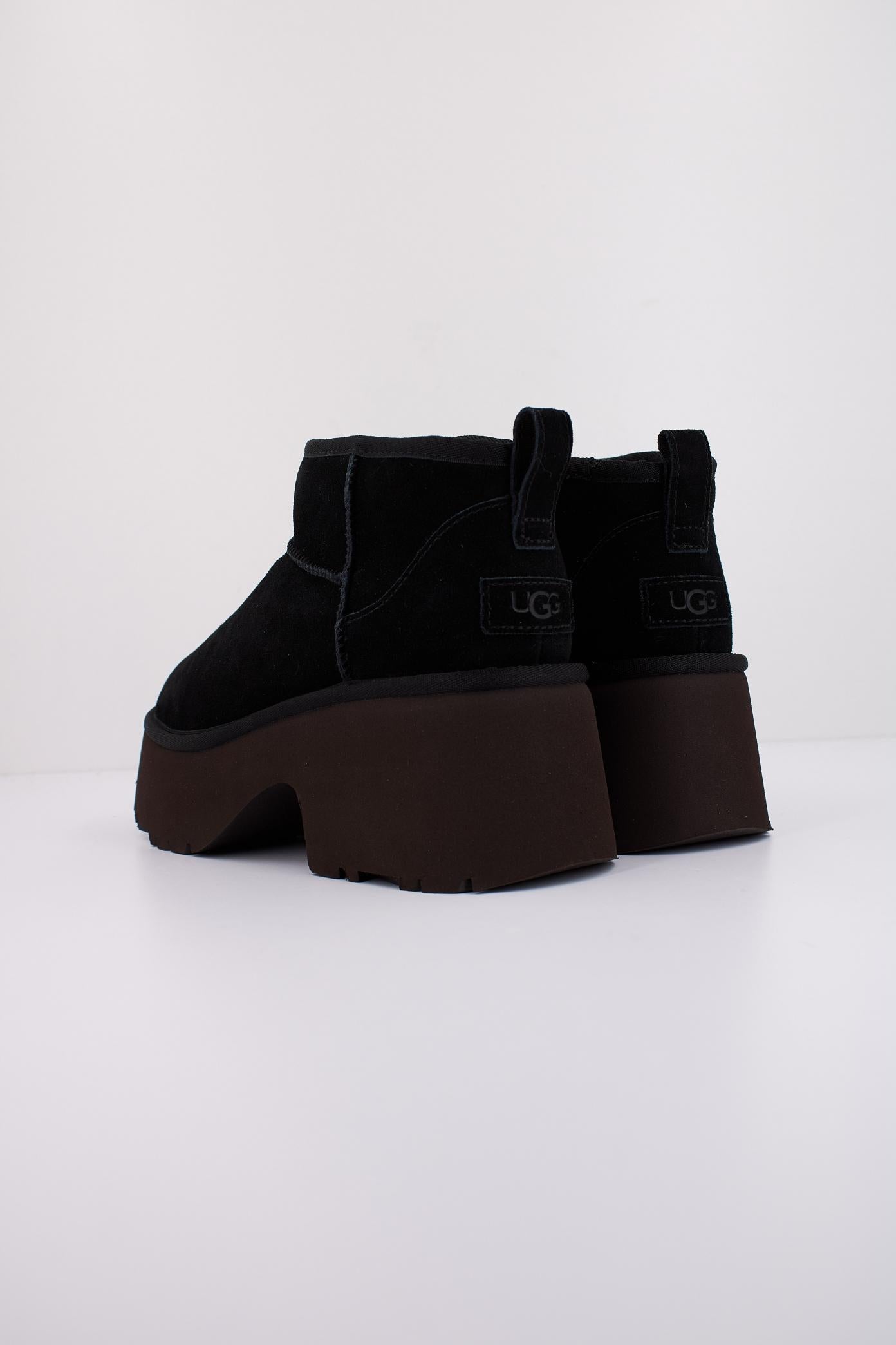 UGG CLASSIC ULTRA MINI NEW H en color NEGRO  (4)