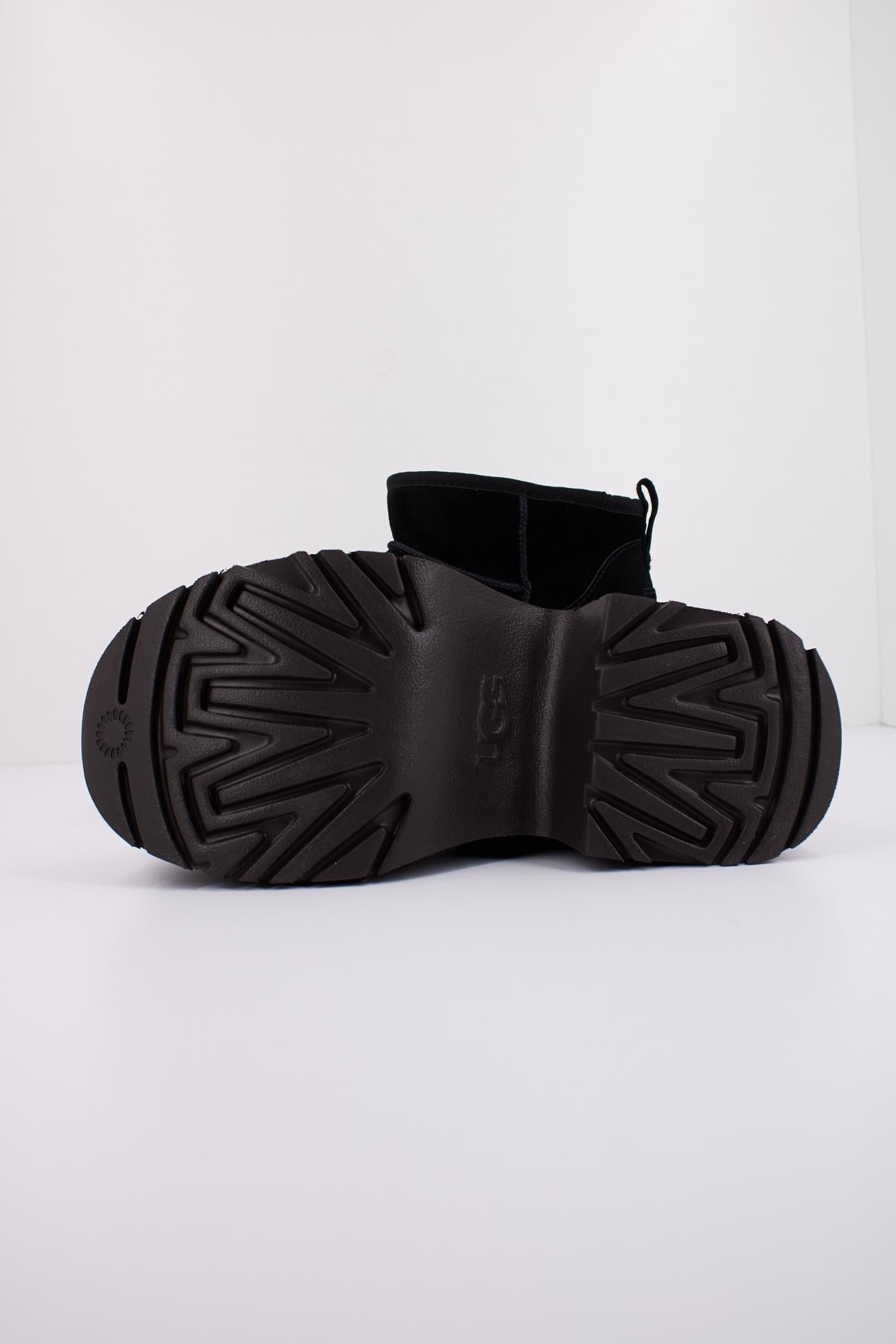 UGG CLASSIC ULTRA MINI NEW H en color NEGRO  (5)