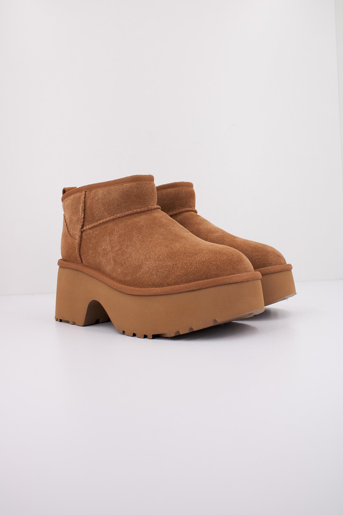 UGG CLASSIC ULTRA MINI NEW H en color MARRON  (2)