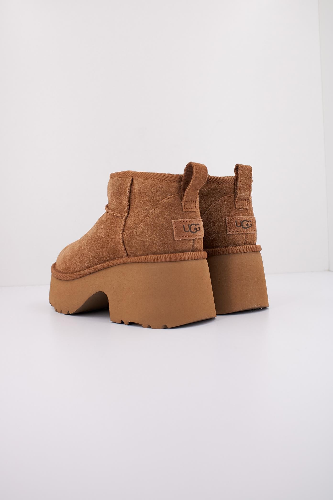 UGG CLASSIC ULTRA MINI NEW H en color MARRON  (4)