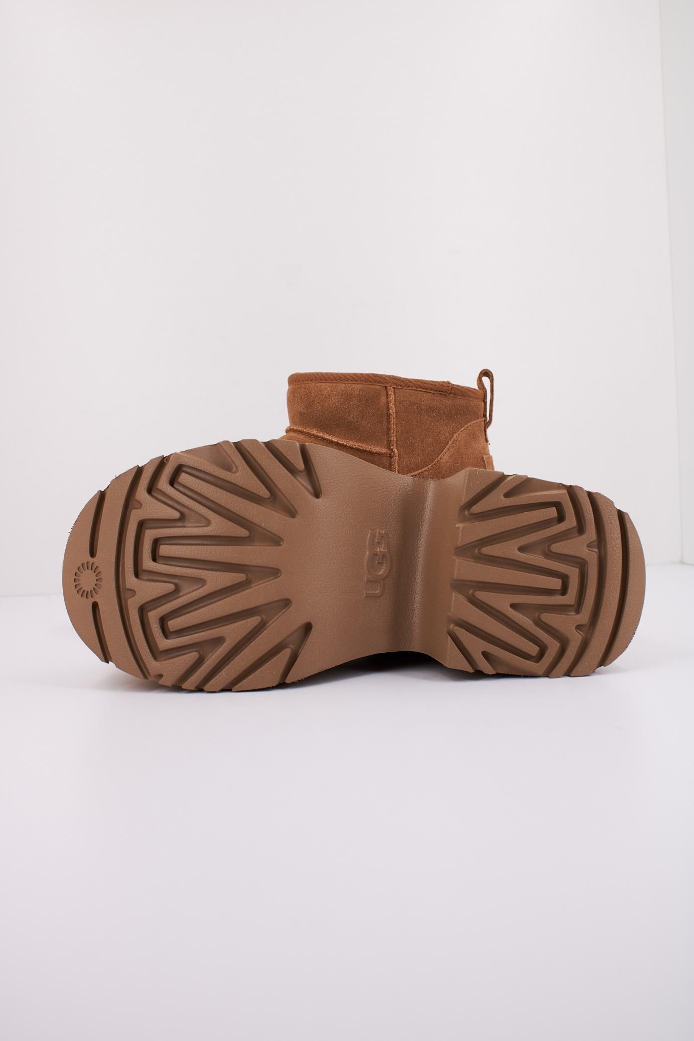 UGG CLASSIC ULTRA MINI NEW H en color MARRON  (5)