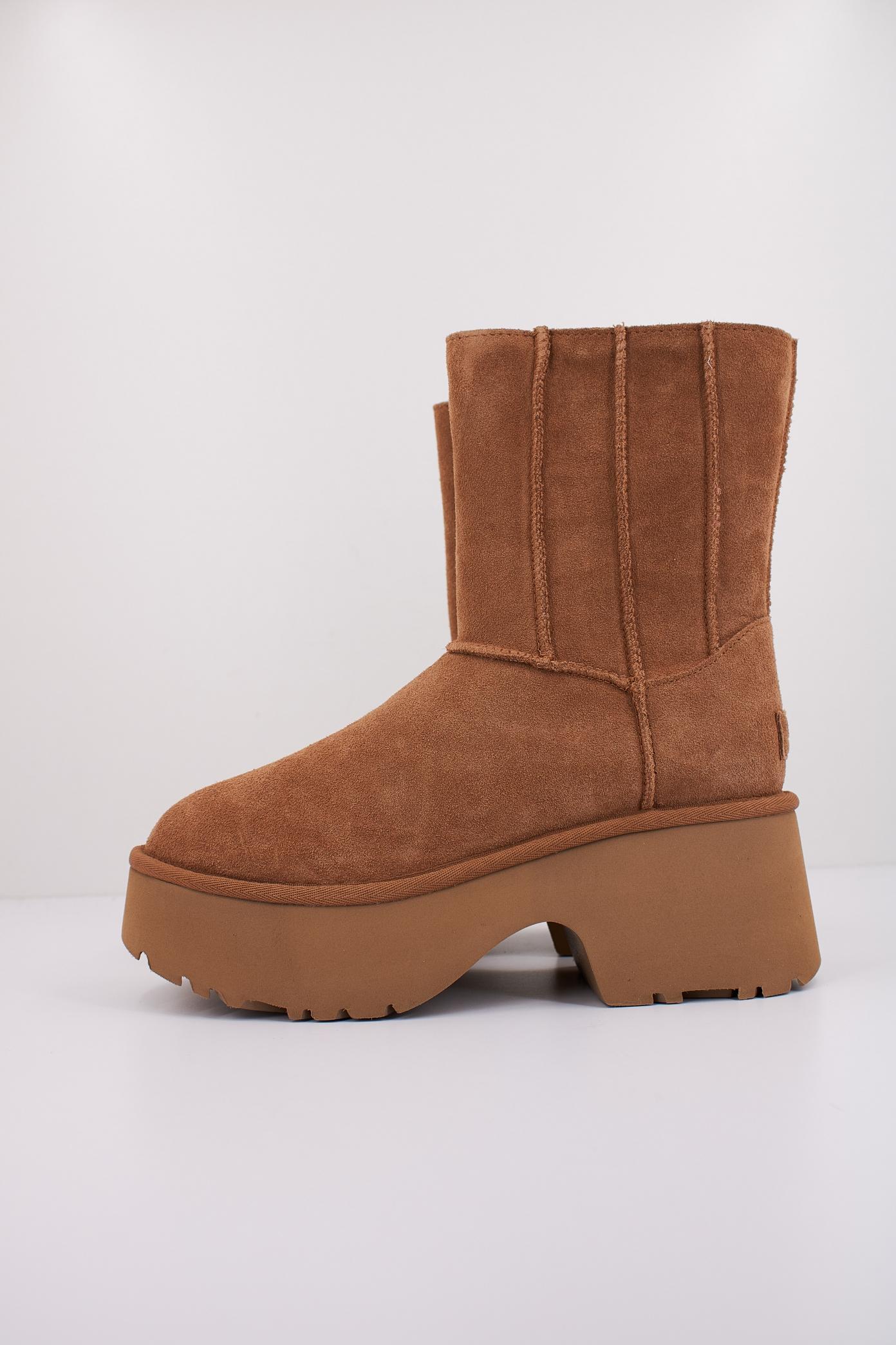UGG W CLASSIC TWIN SEAM NEW HE en color MARRON  (1)