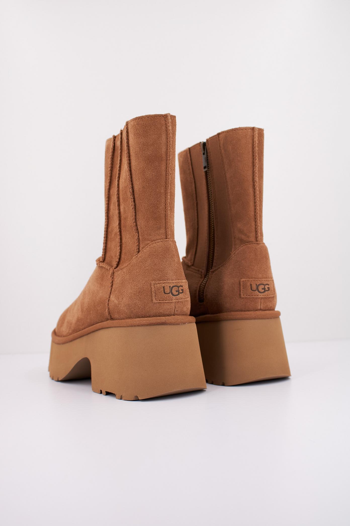 UGG W CLASSIC TWIN SEAM NEW HE en color MARRON  (4)