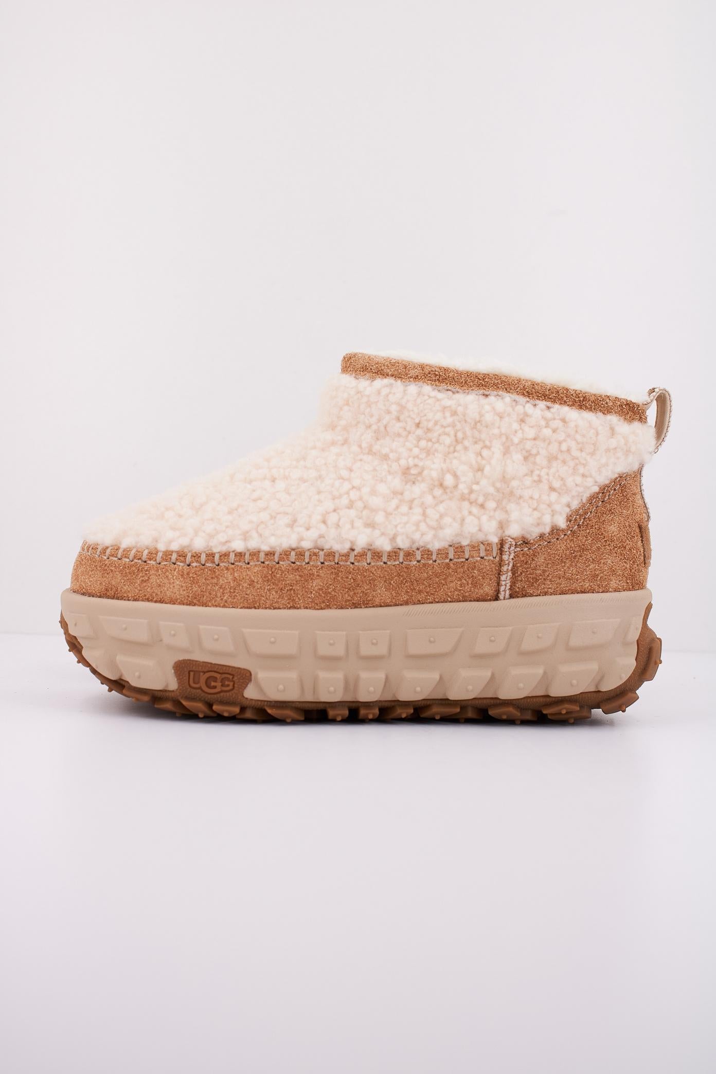 UGG W VENTURE DAZE ULTRA MINI COZY en color BEIS  (1)