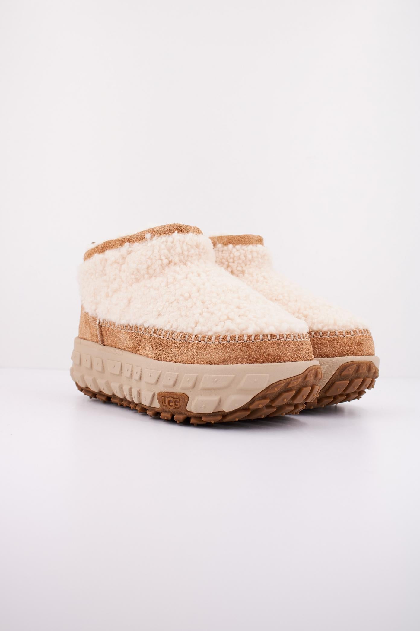 UGG W VENTURE DAZE ULTRA MINI COZY en color BEIS  (2)