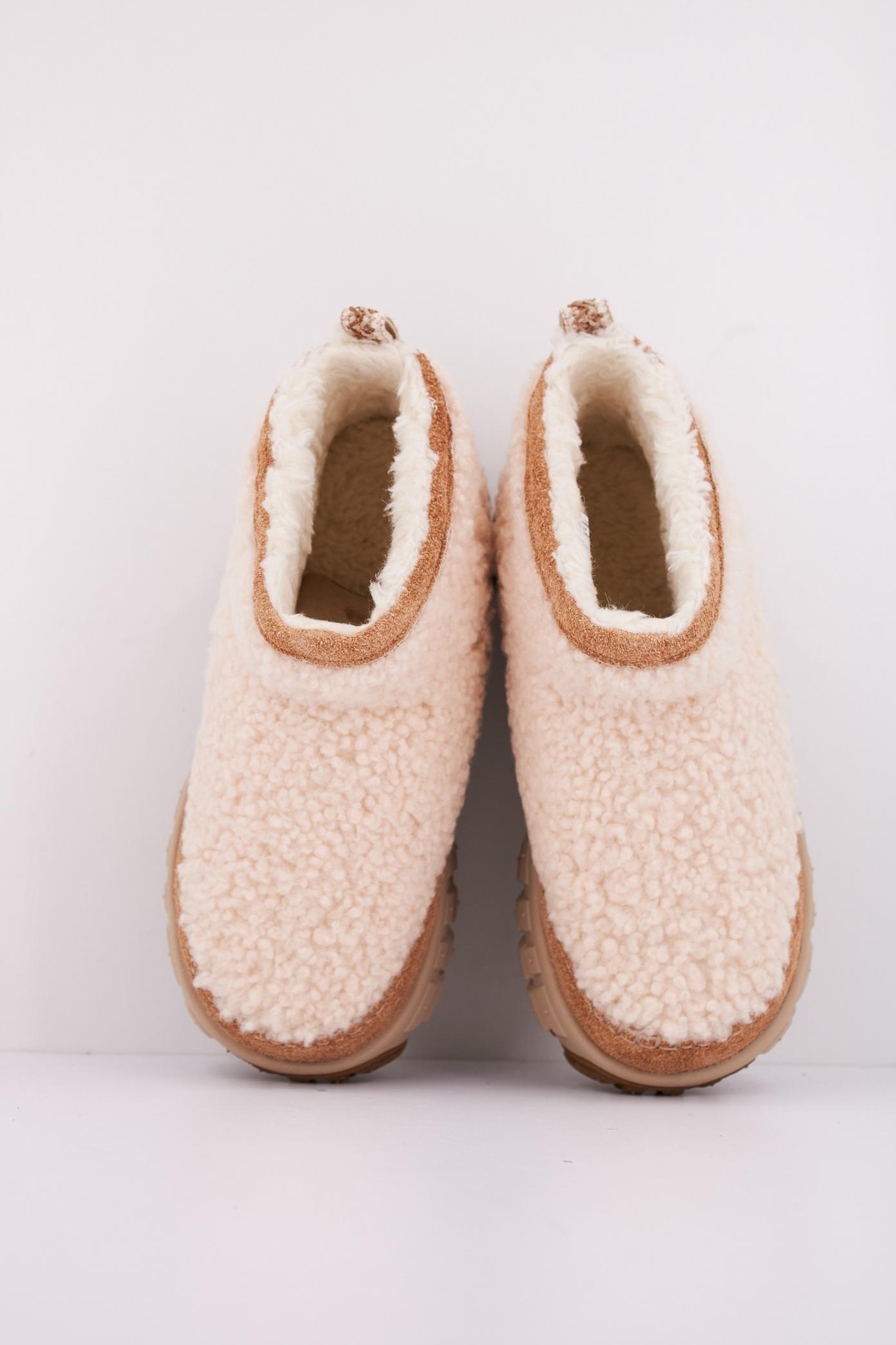 UGG W VENTURE DAZE ULTRA MINI COZY en color BEIS  (3)