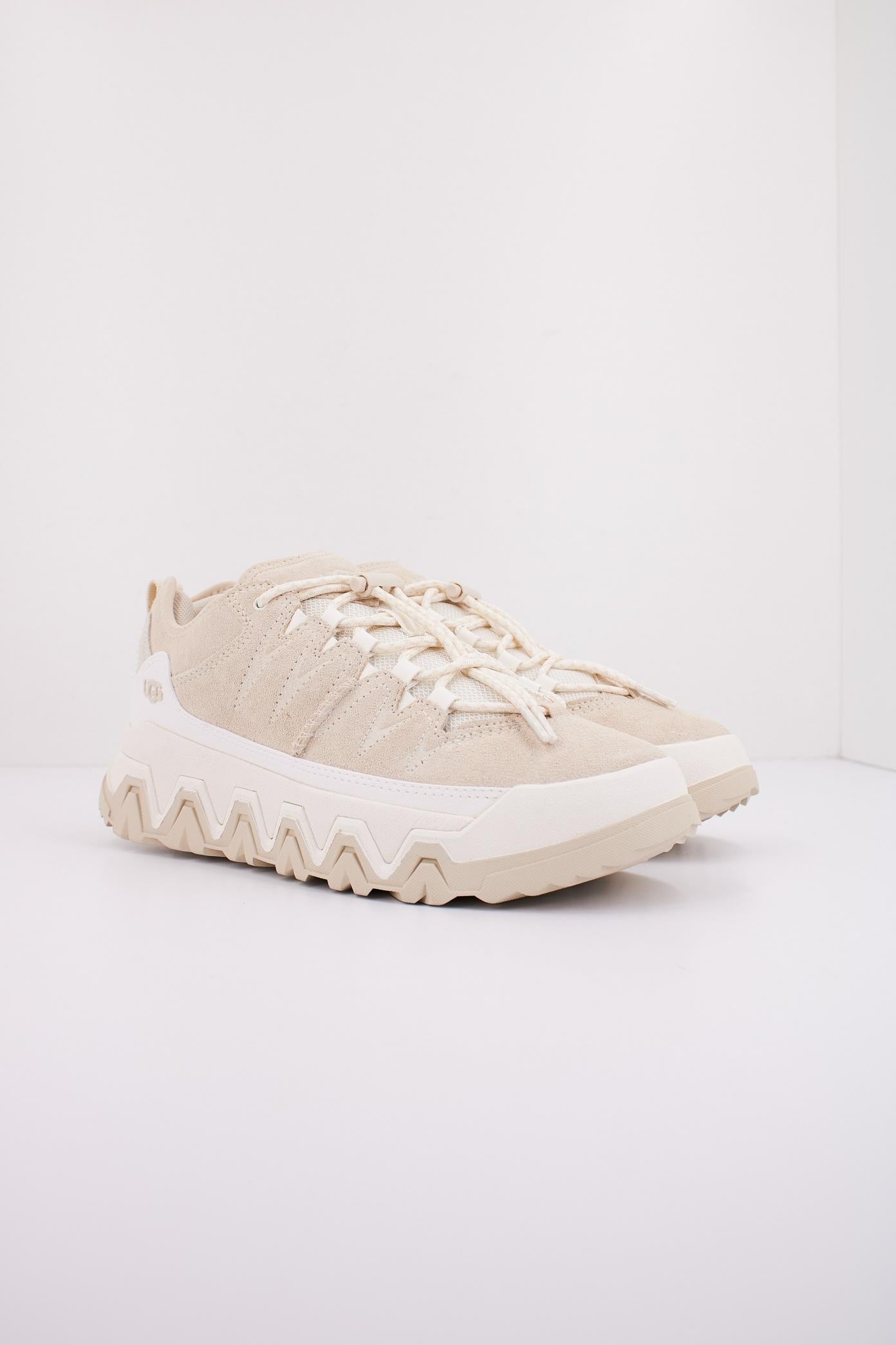 UGG W CAPTRAIL LOW en color BEIS  (2)