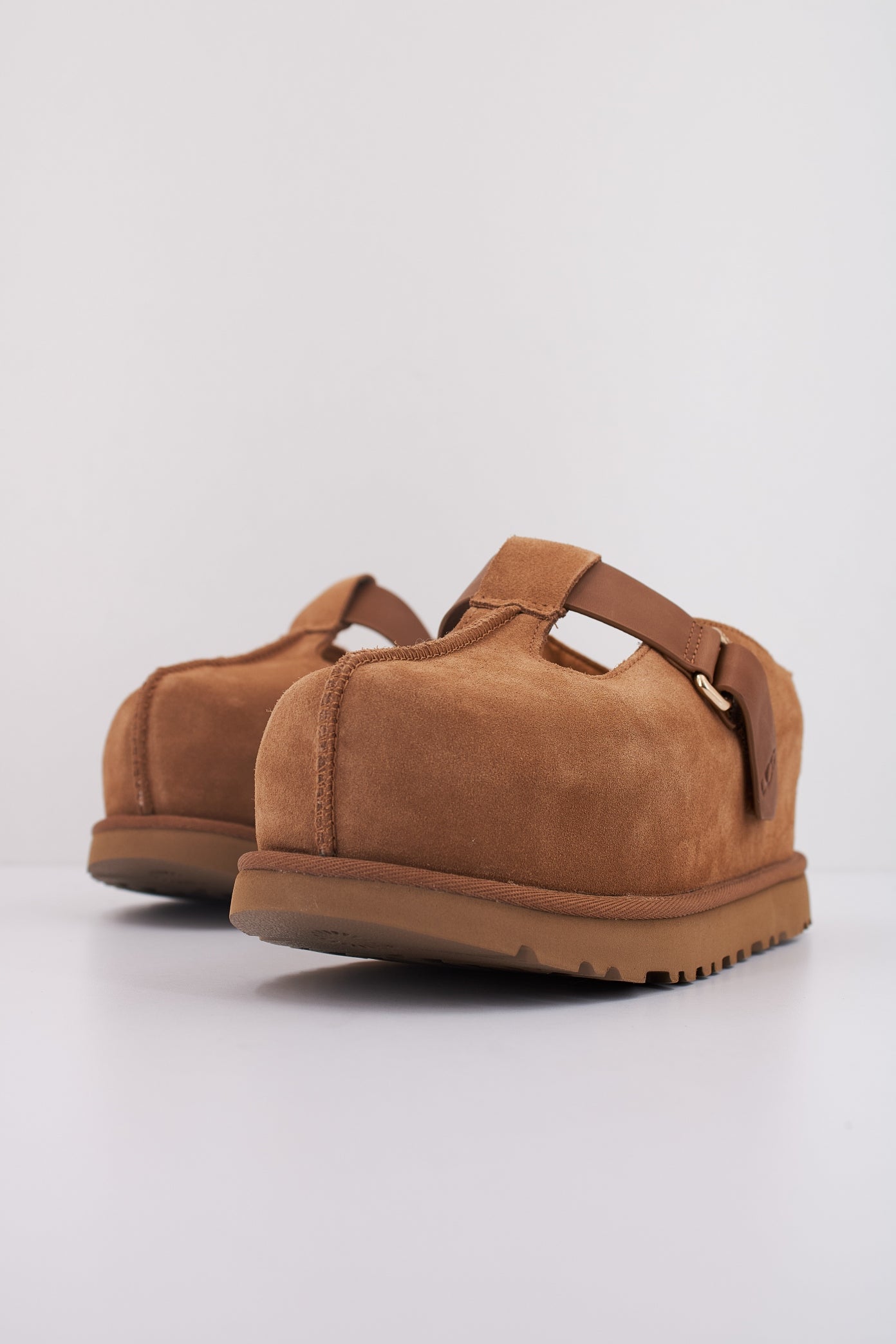UGG W GOLDENSTAR HI CLOG en color MARRON  (2)