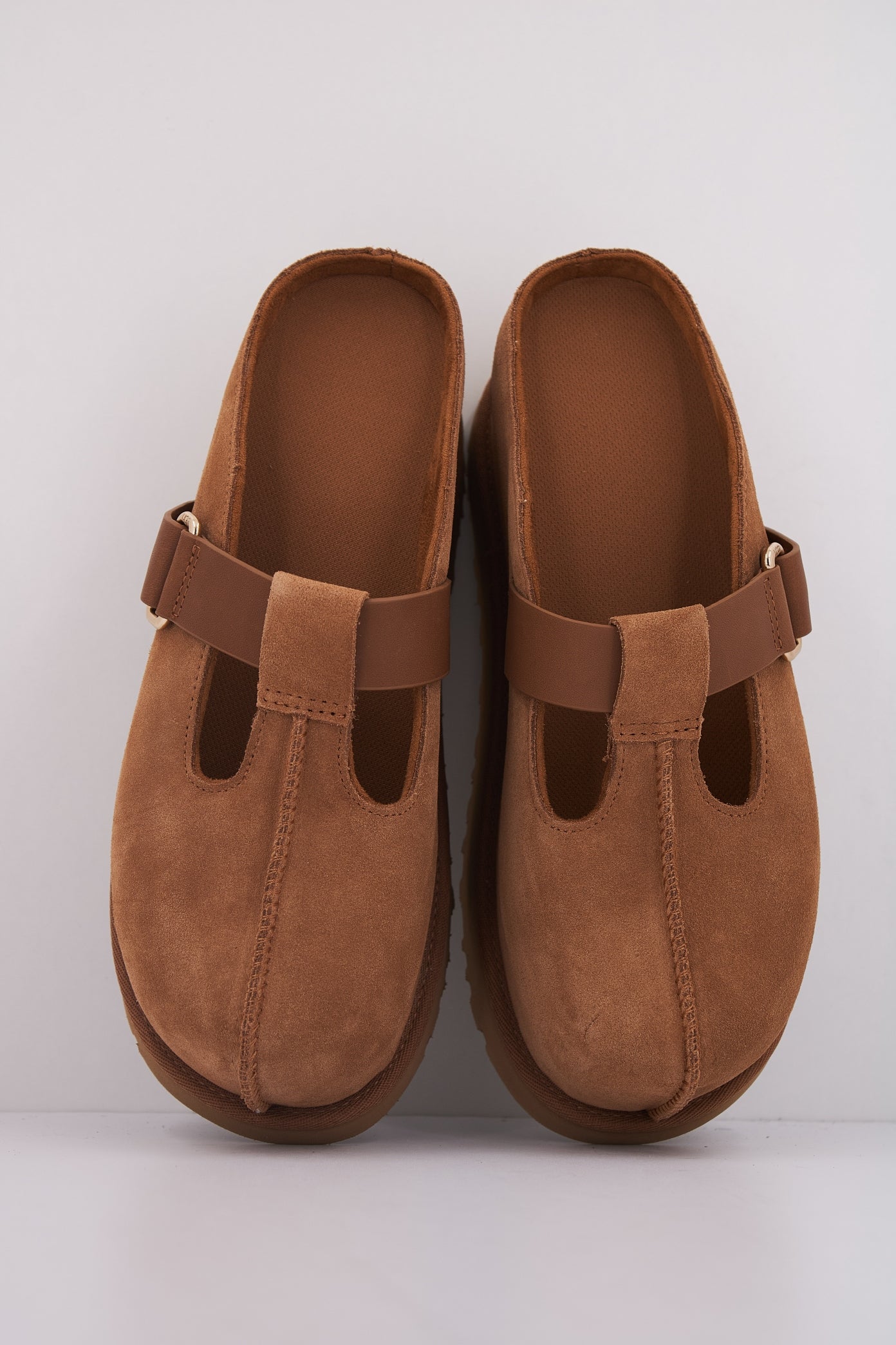 UGG W GOLDENSTAR HI CLOG en color MARRON  (3)