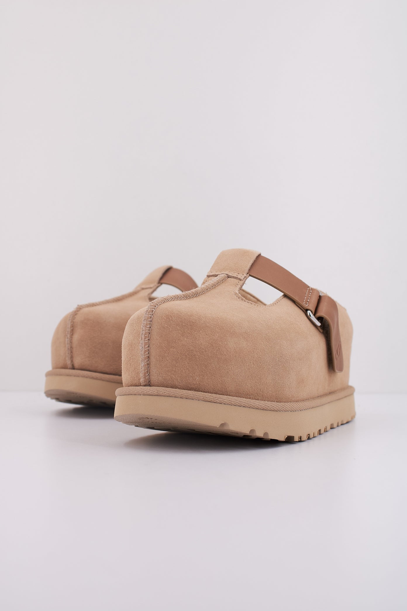 UGG W GOLDENSTAR HI CLOG en color MARRON CLARO  (2)