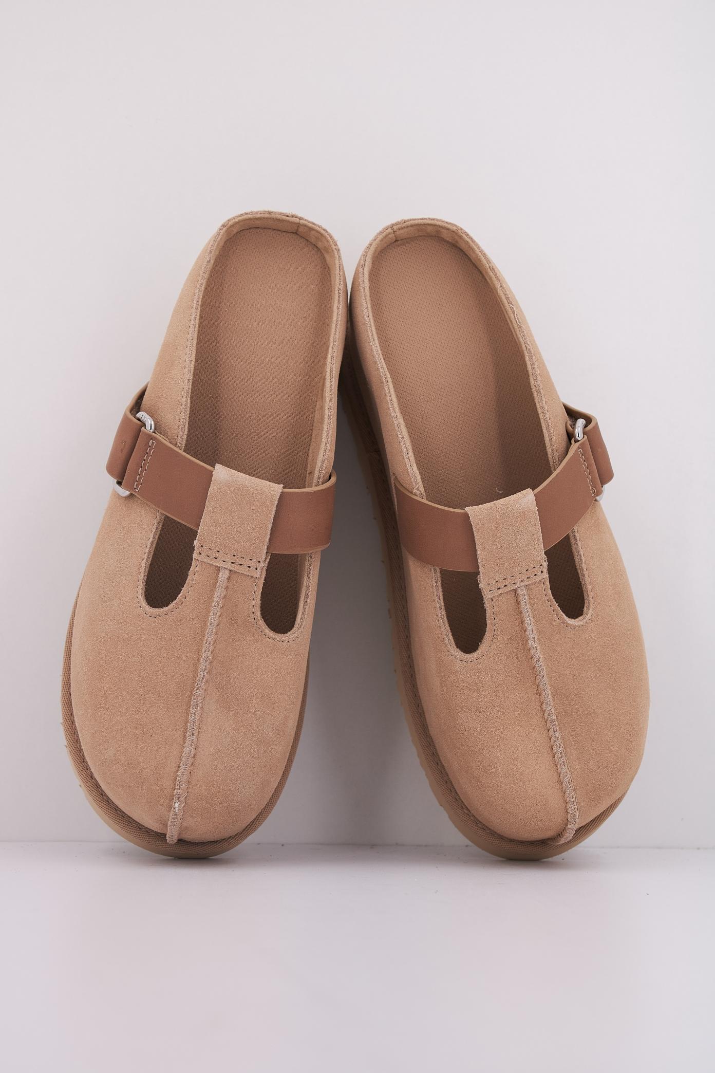 UGG W GOLDENSTAR HI CLOG en color MARRON CLARO  (3)