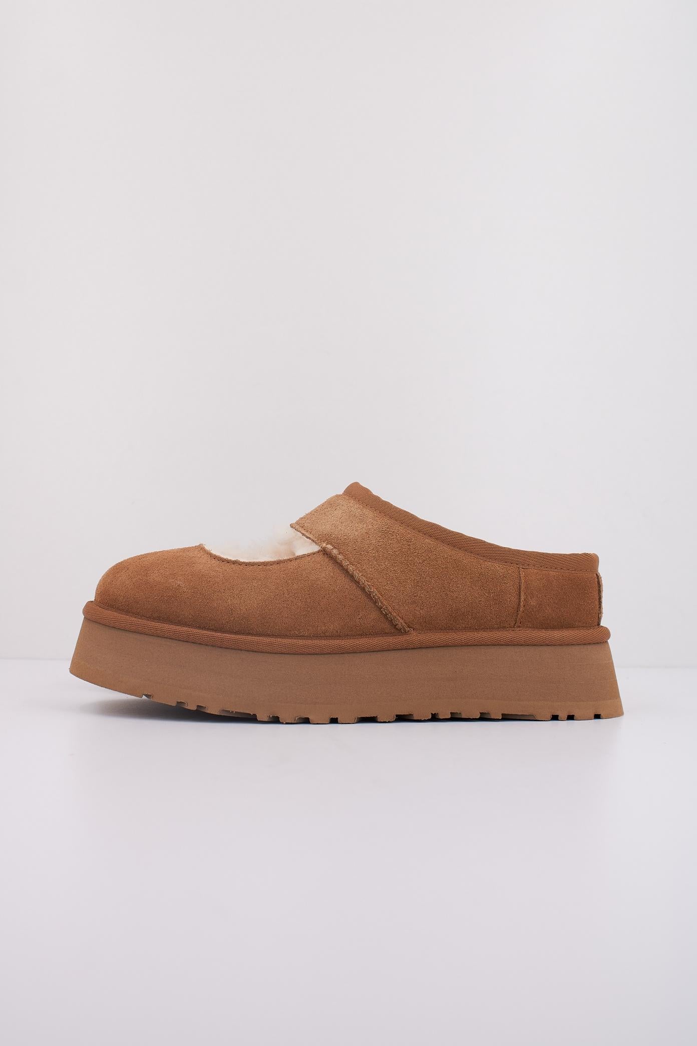 UGG W BEA MARY JANE en color MARRON  (1)