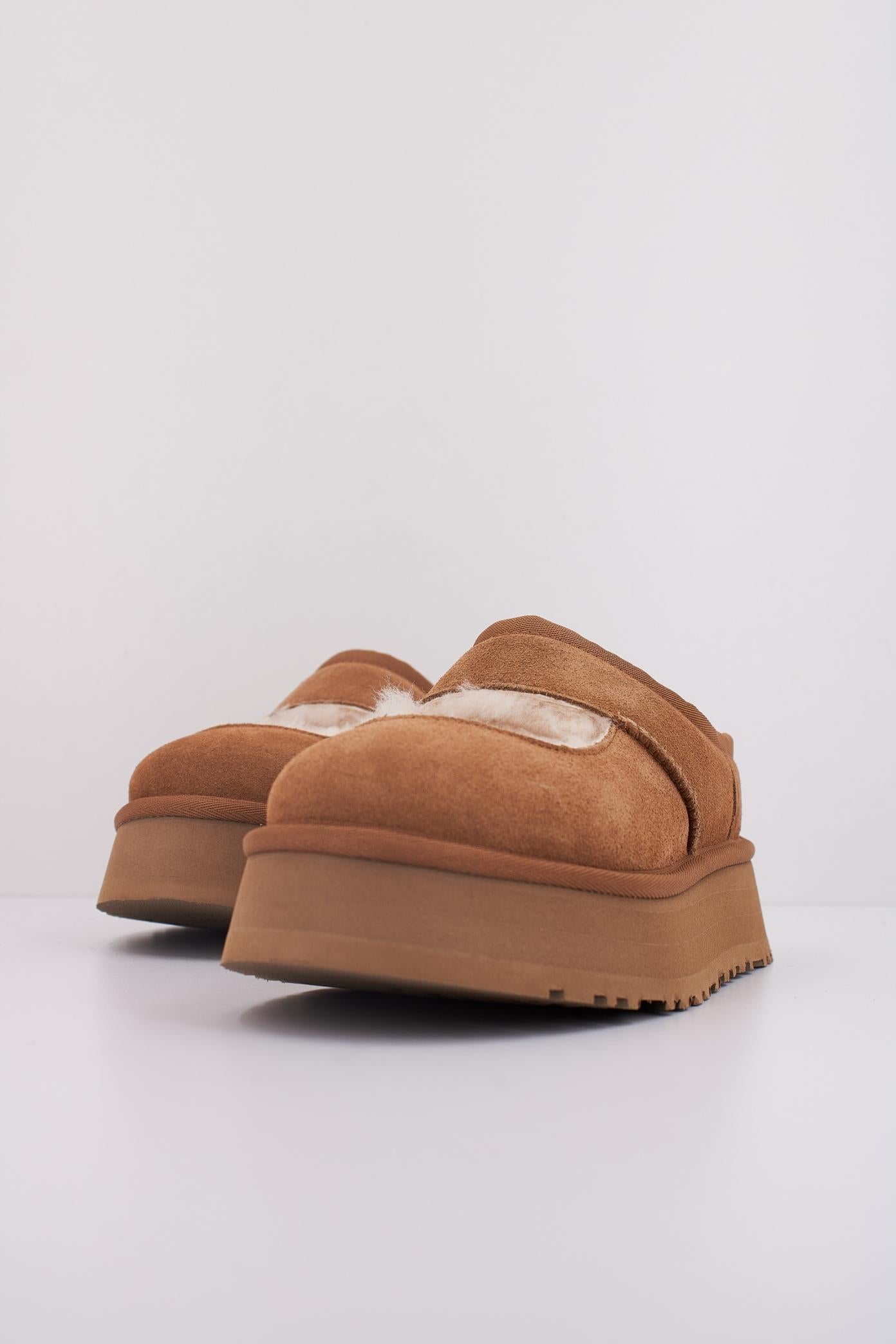 UGG W BEA MARY JANE en color MARRON  (2)
