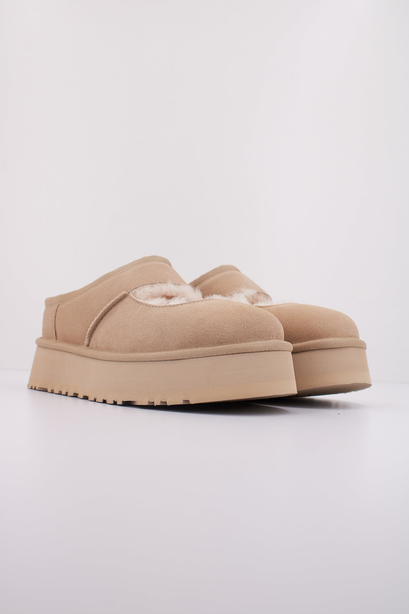 UGG W BEA MARY JANE en color MARRON CLARO  (2)