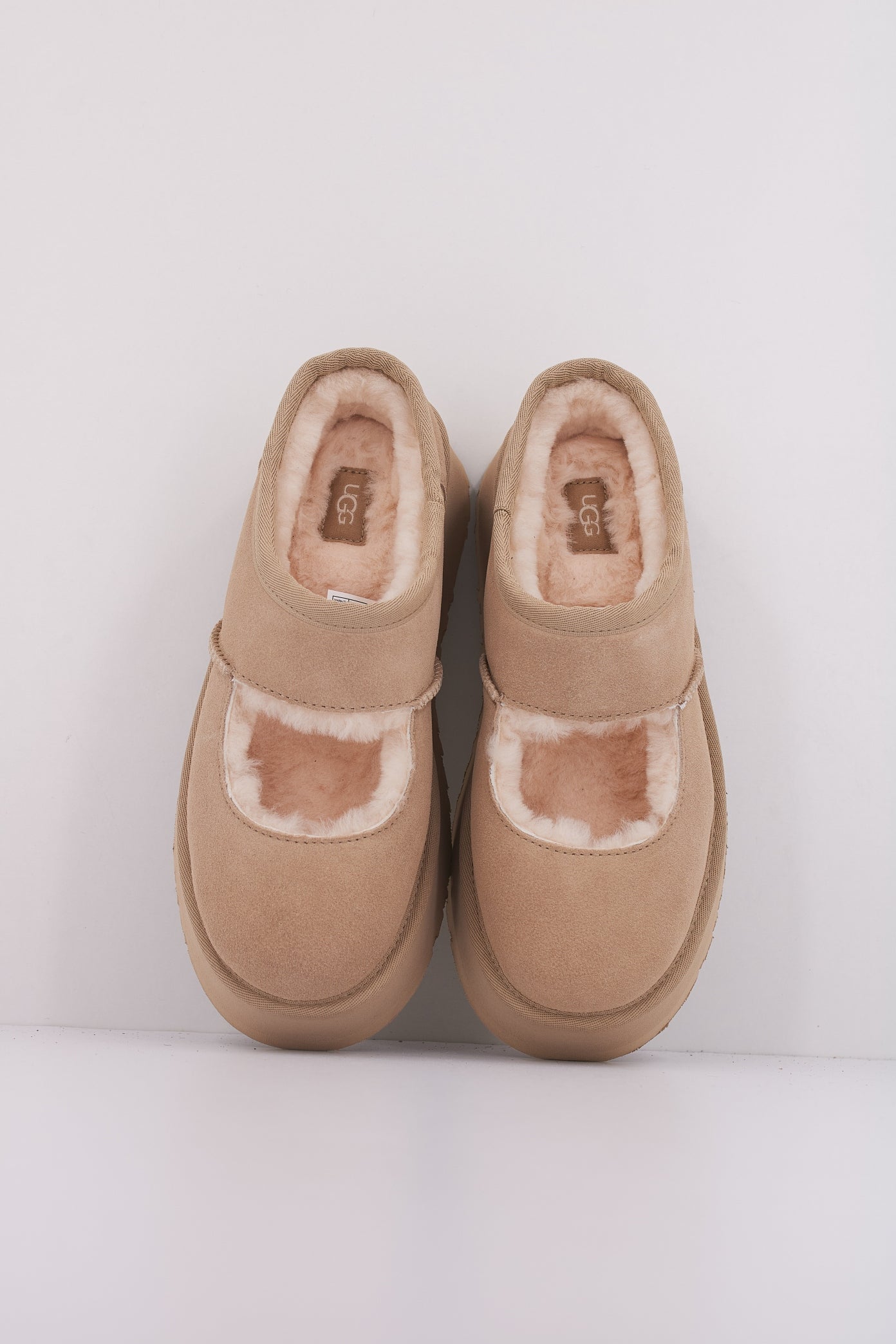 UGG W BEA MARY JANE en color MARRON CLARO  (3)