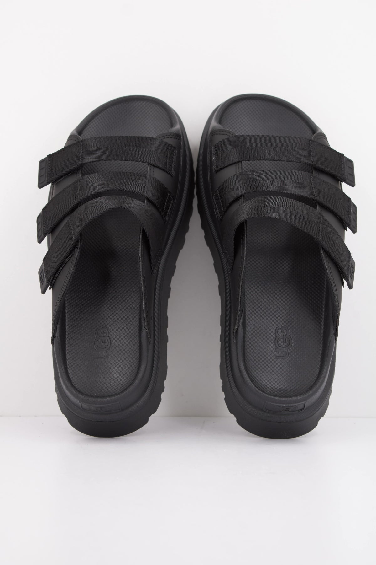 UGG  W GOLDEN GLOW SLIDE en color NEGRO  (3)
