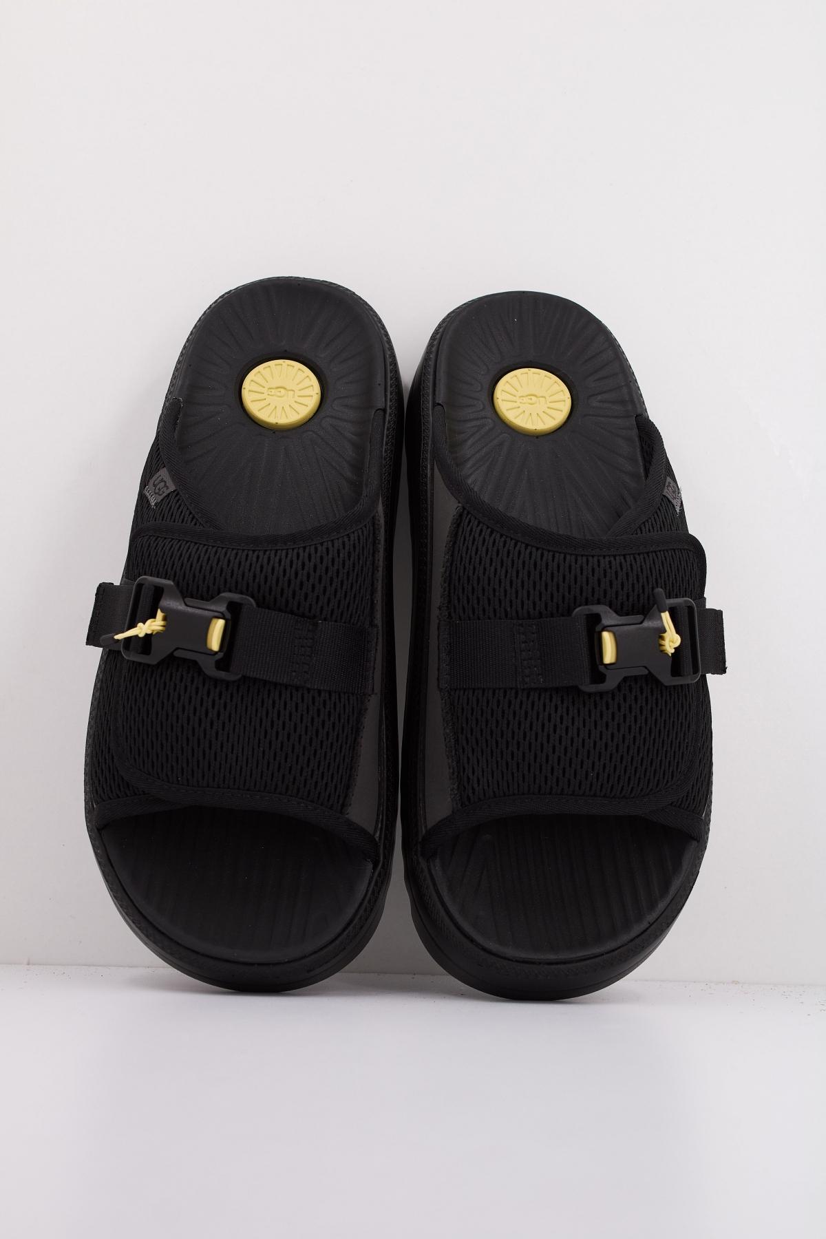 UGG M MAXXER SLIDE en color NEGRO  (3)