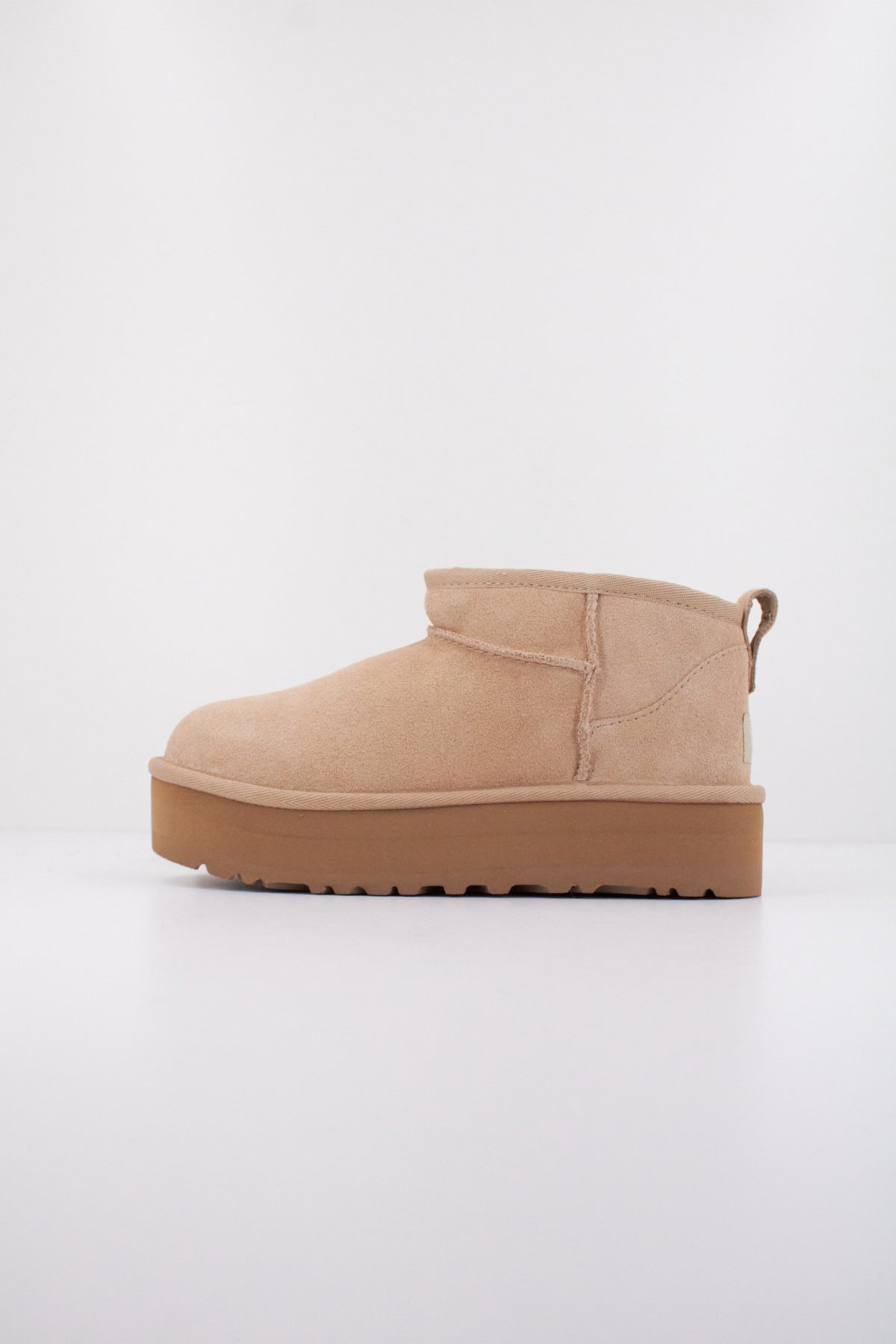 UGG K CLASSIC ULTRA MINI PLATF en color BEIS  (1)