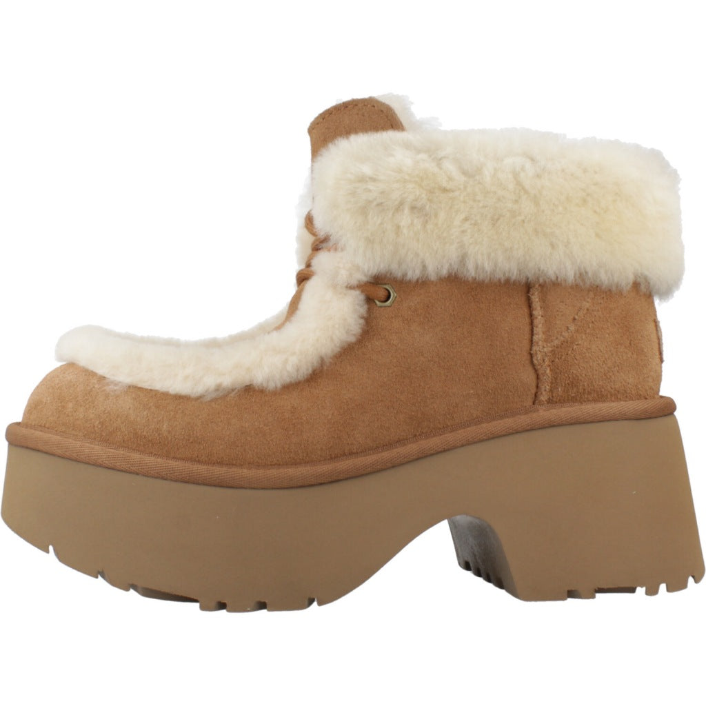 UGG ESMEE LACE UP en color MARRON  (2)