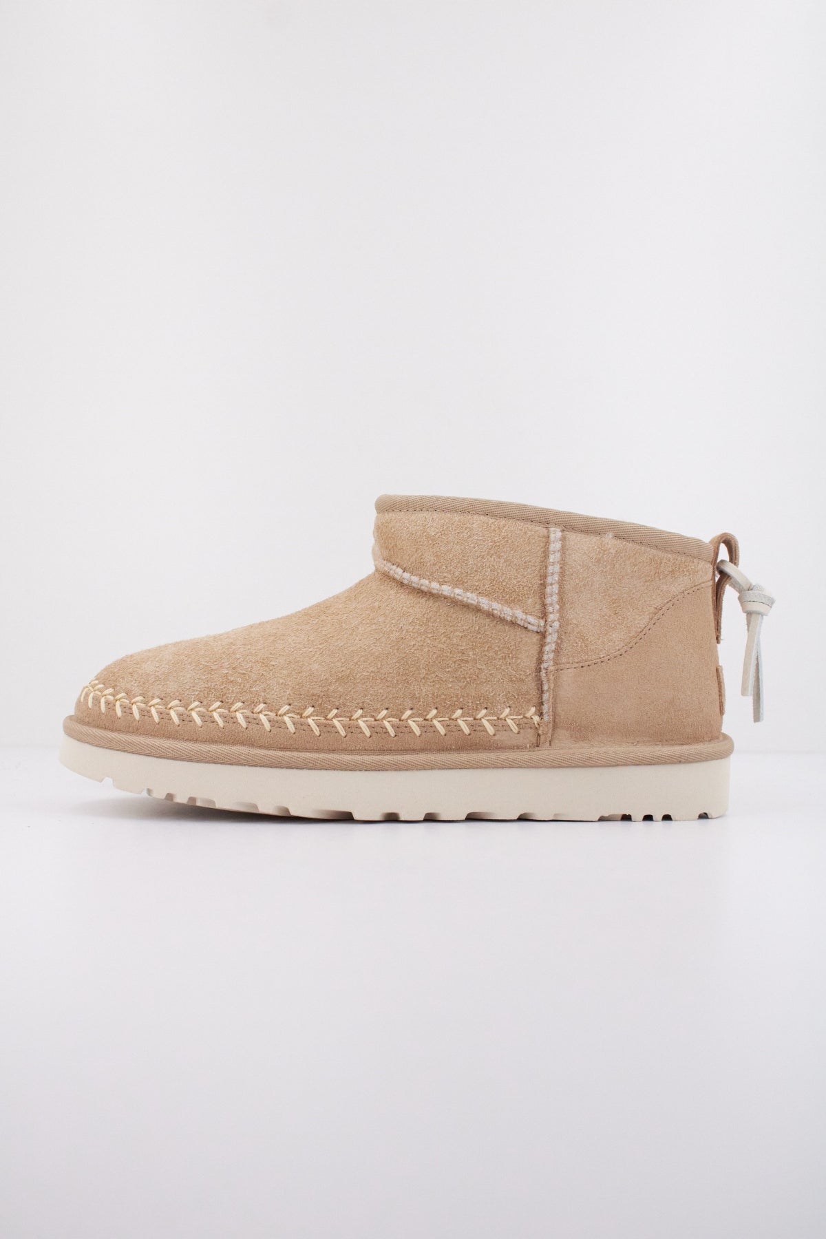 UGG  W CLASSIC ULTRA MINI BIARR  en color BEIS  (1)