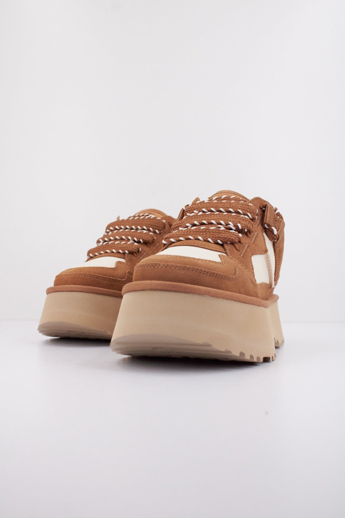 UGG W ASTROMEL en color MARRON  (2)