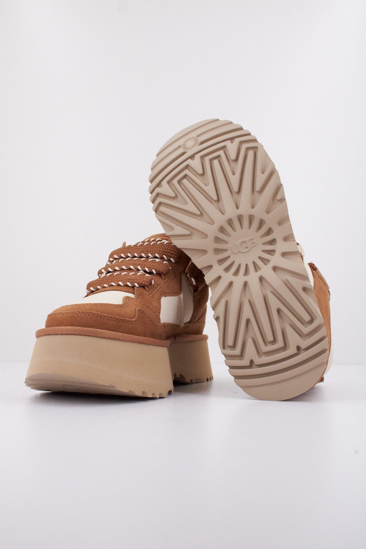 UGG W ASTROMEL en color MARRON  (5)