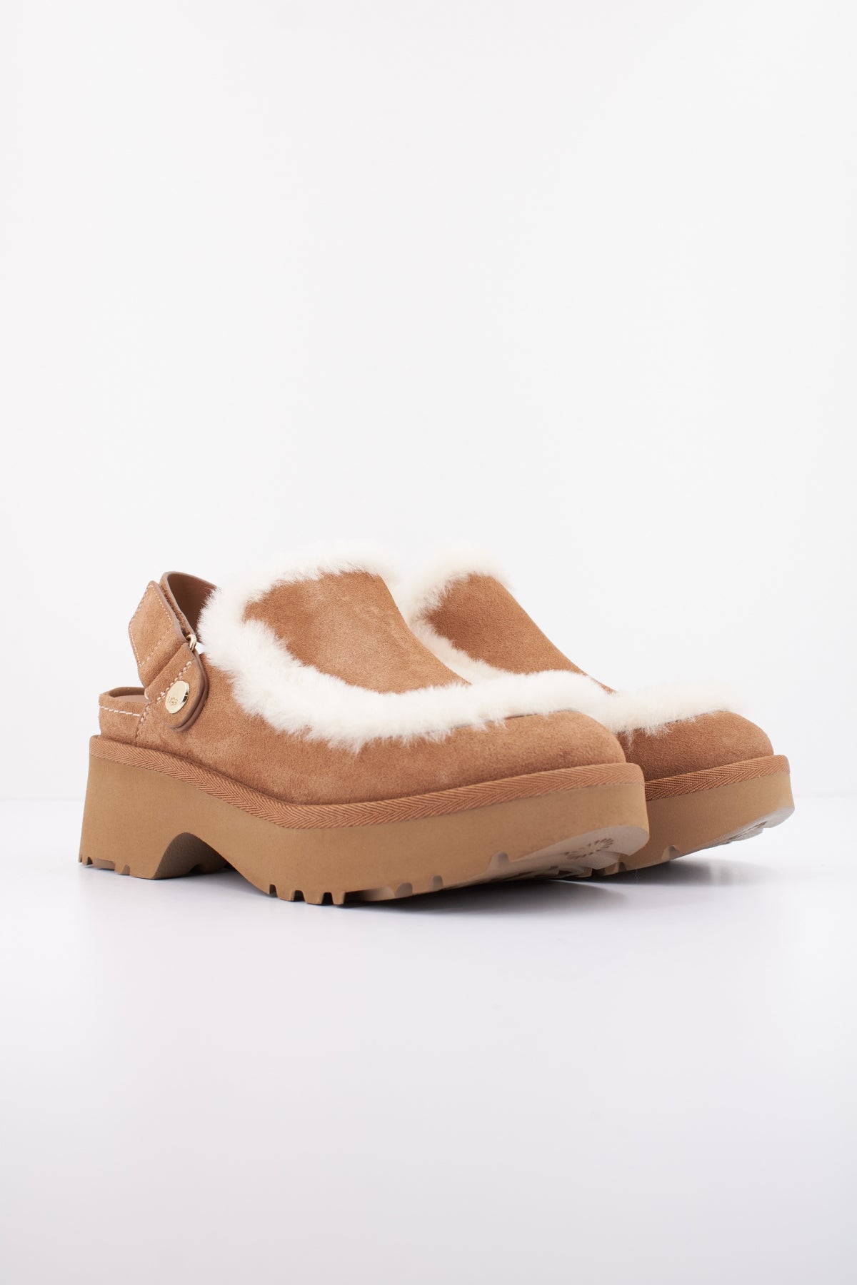 UGG W NEW HEIGHTS ESMEE CLOG en color MARRON  (2)