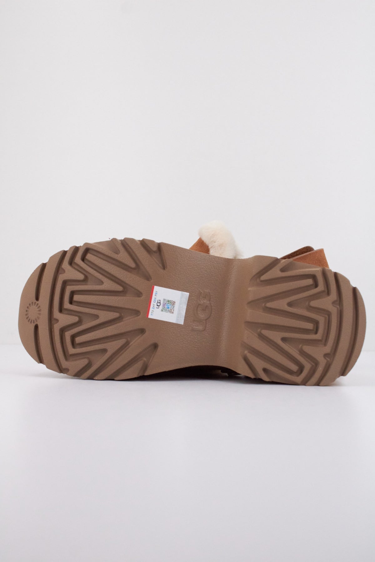 UGG W NEW HEIGHTS ESMEE CLOG en color MARRON  (4)