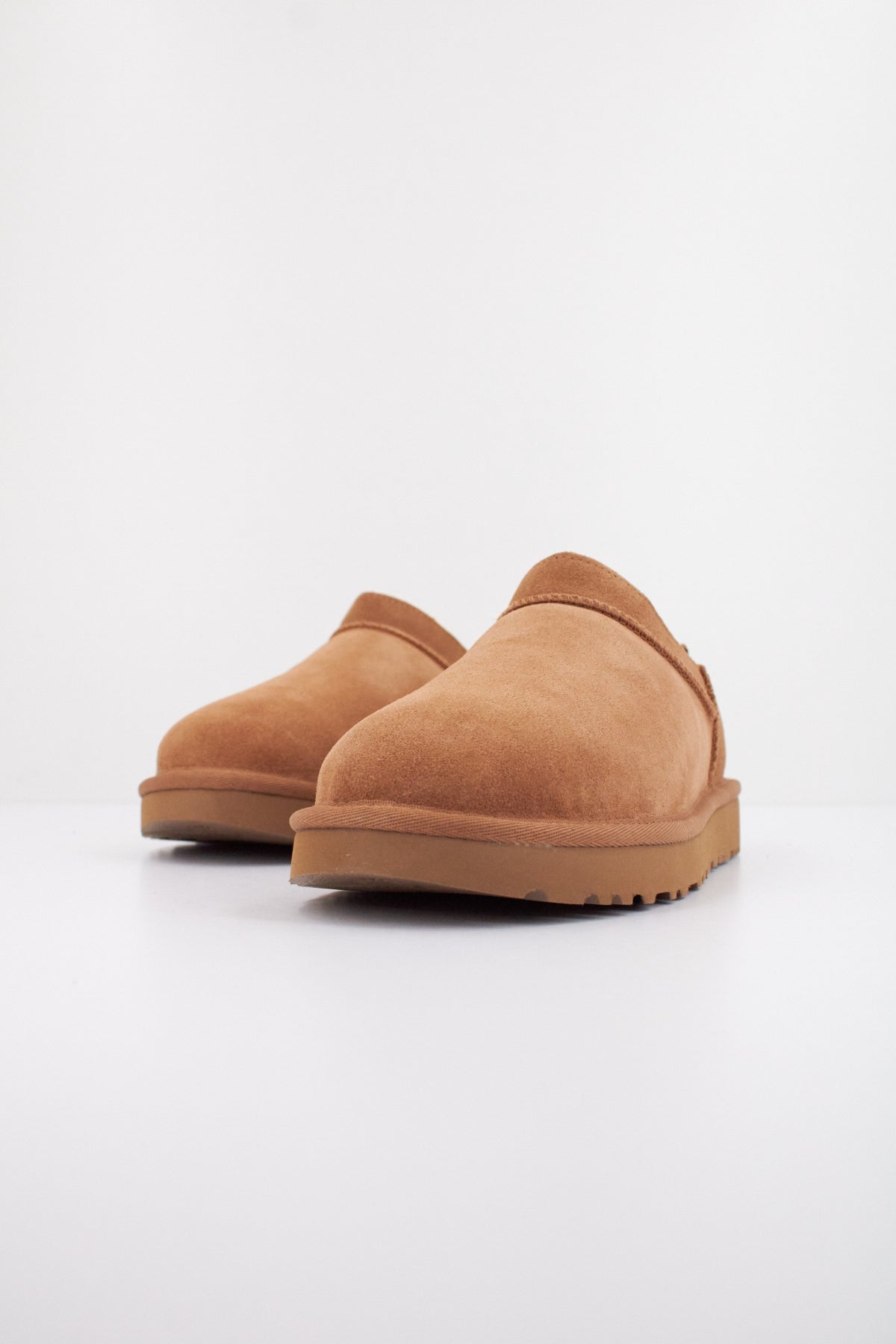 UGG W CLASSIC MICRO en color MARRON  (2)