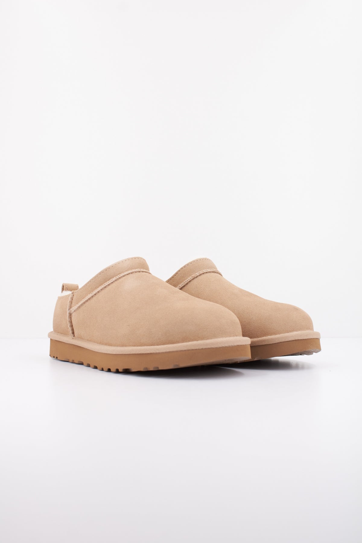 UGG W CLASSIC MICRO en color MARRON CLARO  (2)