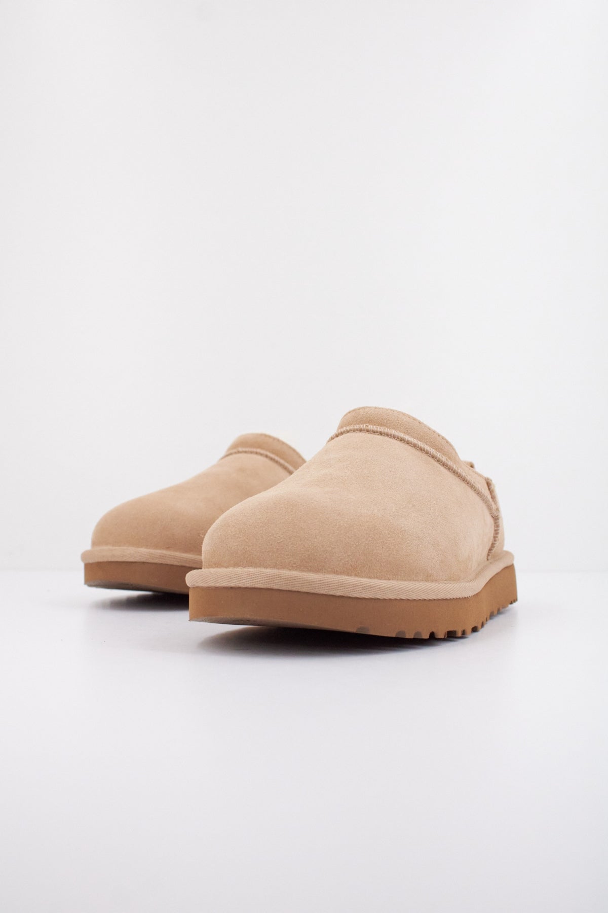 UGG W CLASSIC MICRO en color MARRON CLARO  (2)