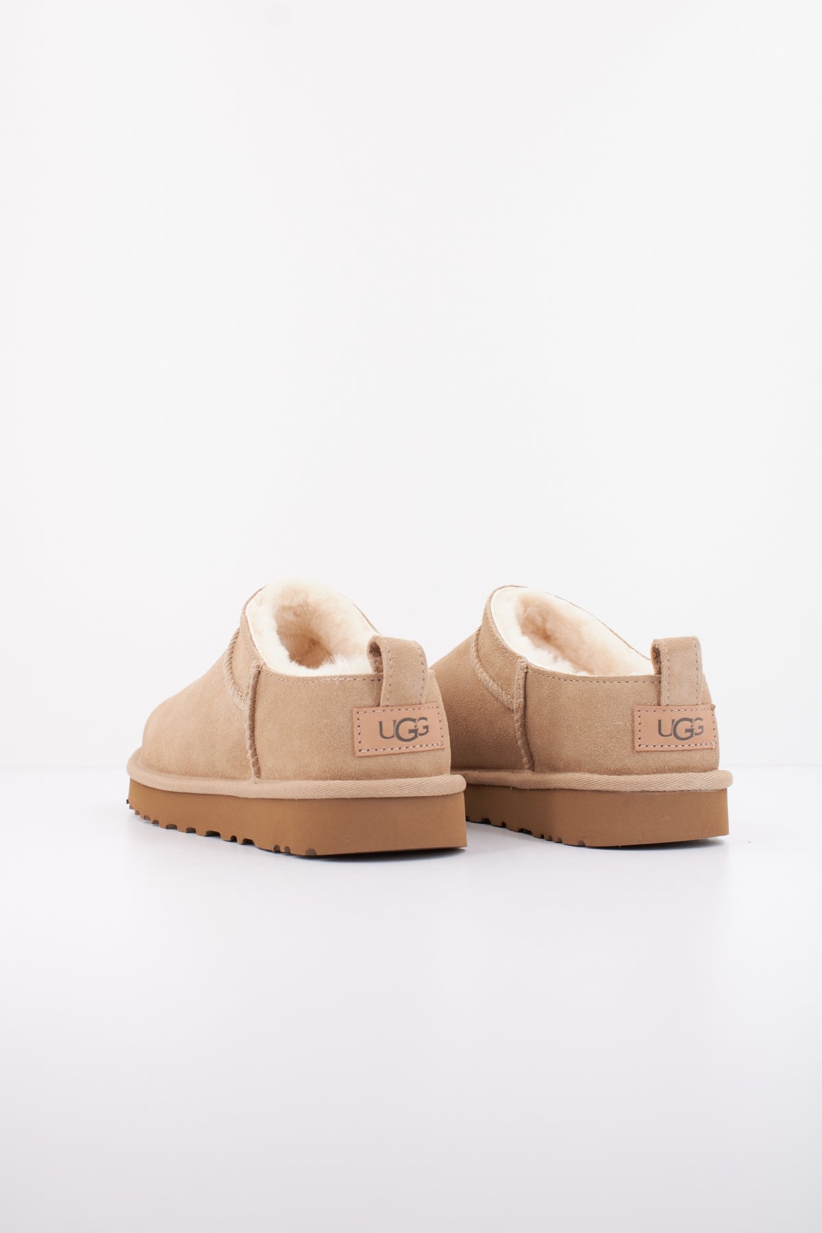 UGG W CLASSIC MICRO en color MARRON CLARO  (3)