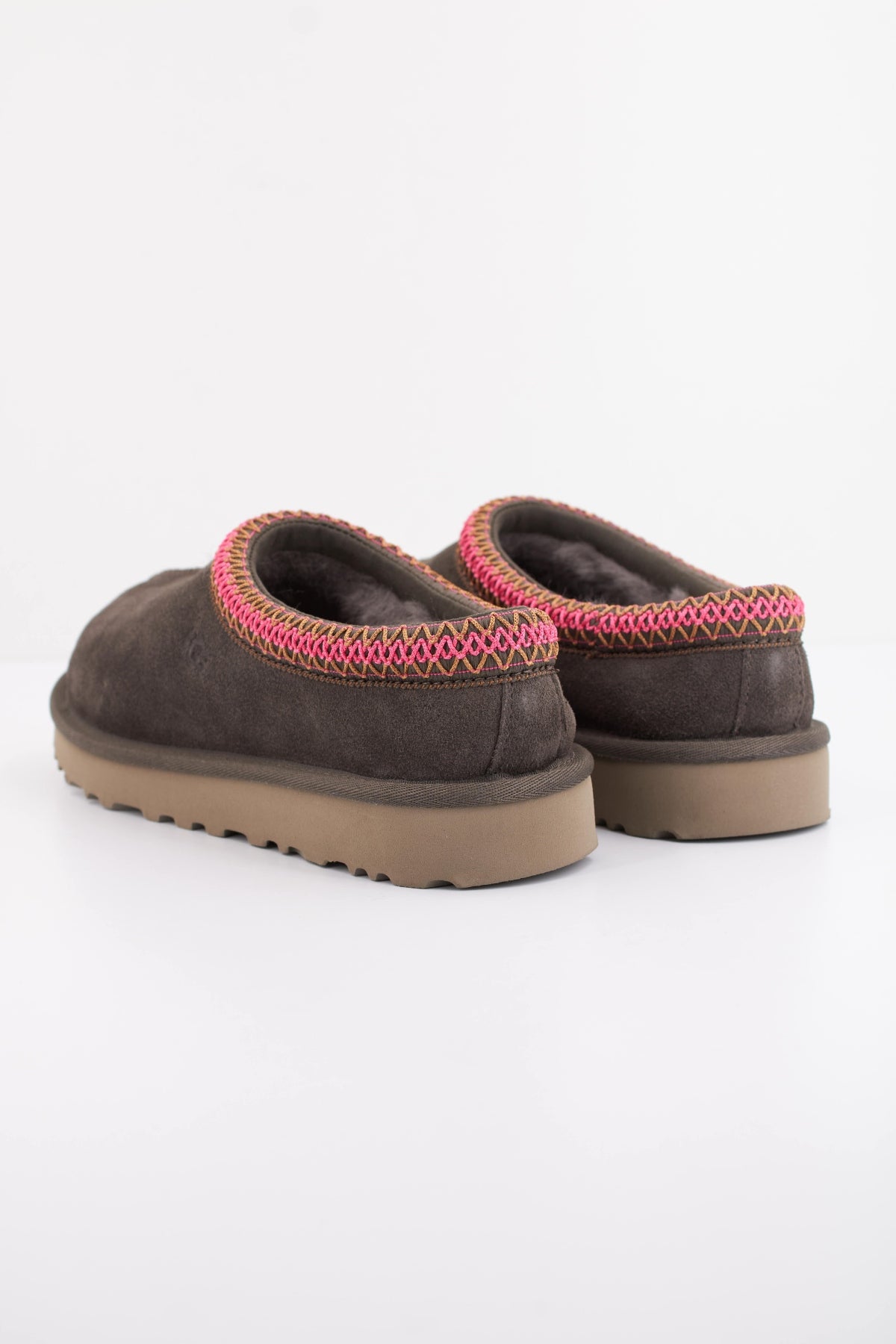 UGG U W TASMAN II en color GRIS  (4)