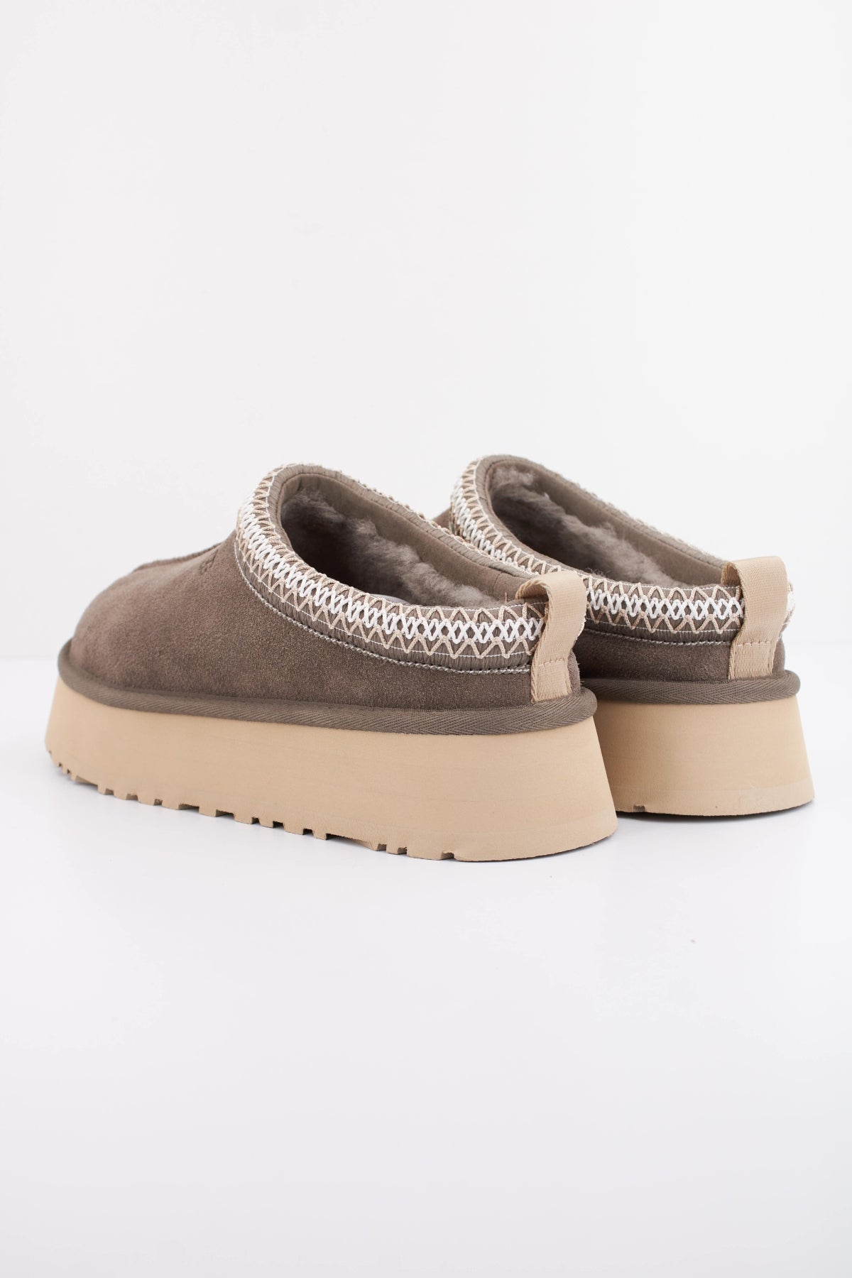 UGG W TAZZ II en color GRIS  (4)
