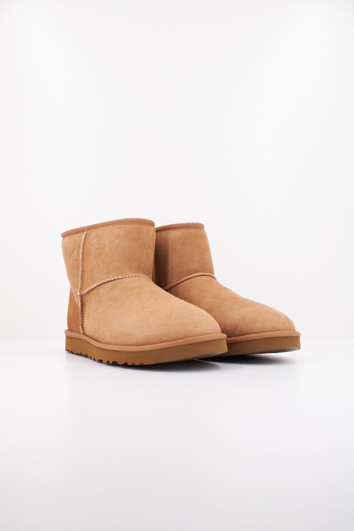 UGG M CLASSIC MINI en color MARRON  (2)