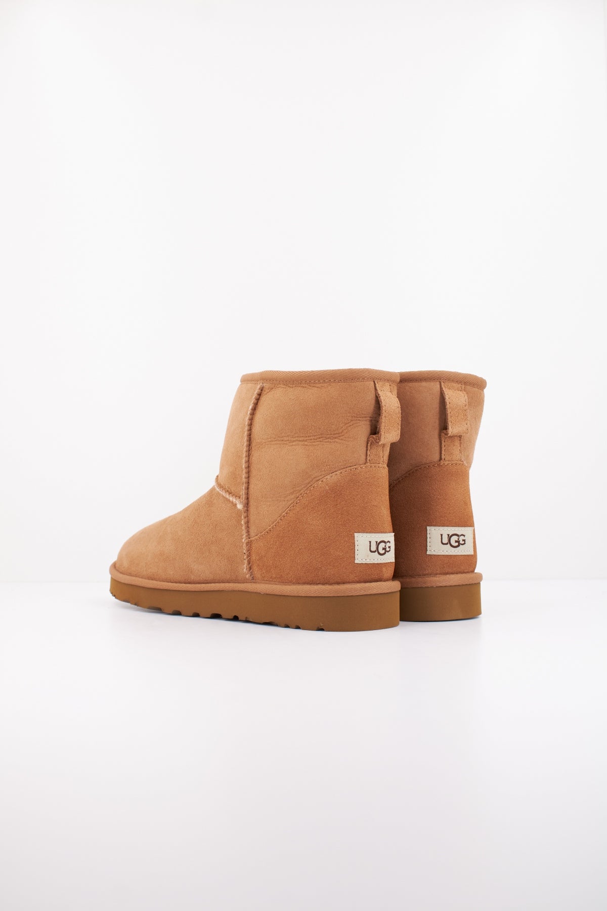 UGG M CLASSIC MINI en color MARRON  (3)