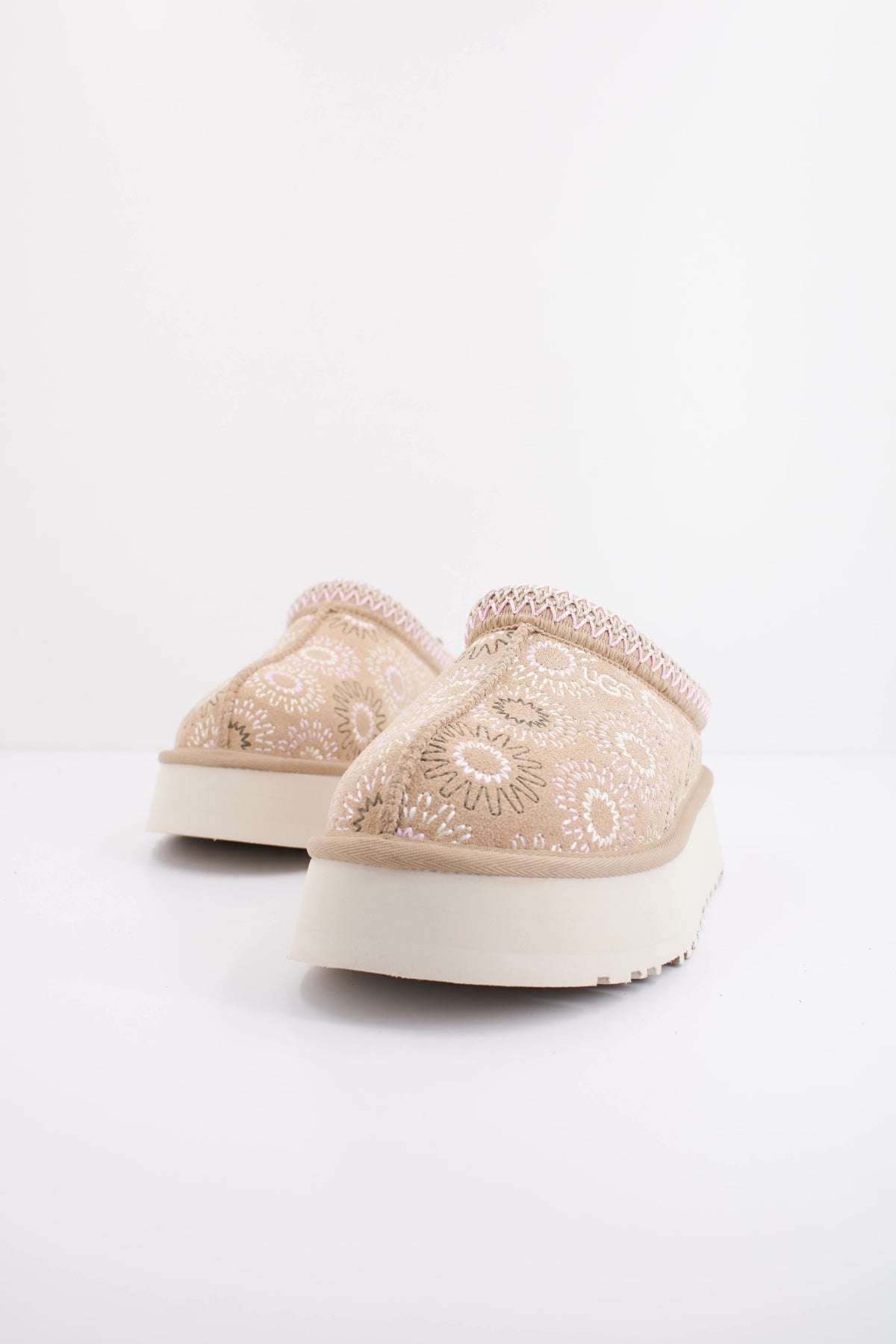 UGG W TAZZ SUN STITCH en color MARRON CLARO  (2)