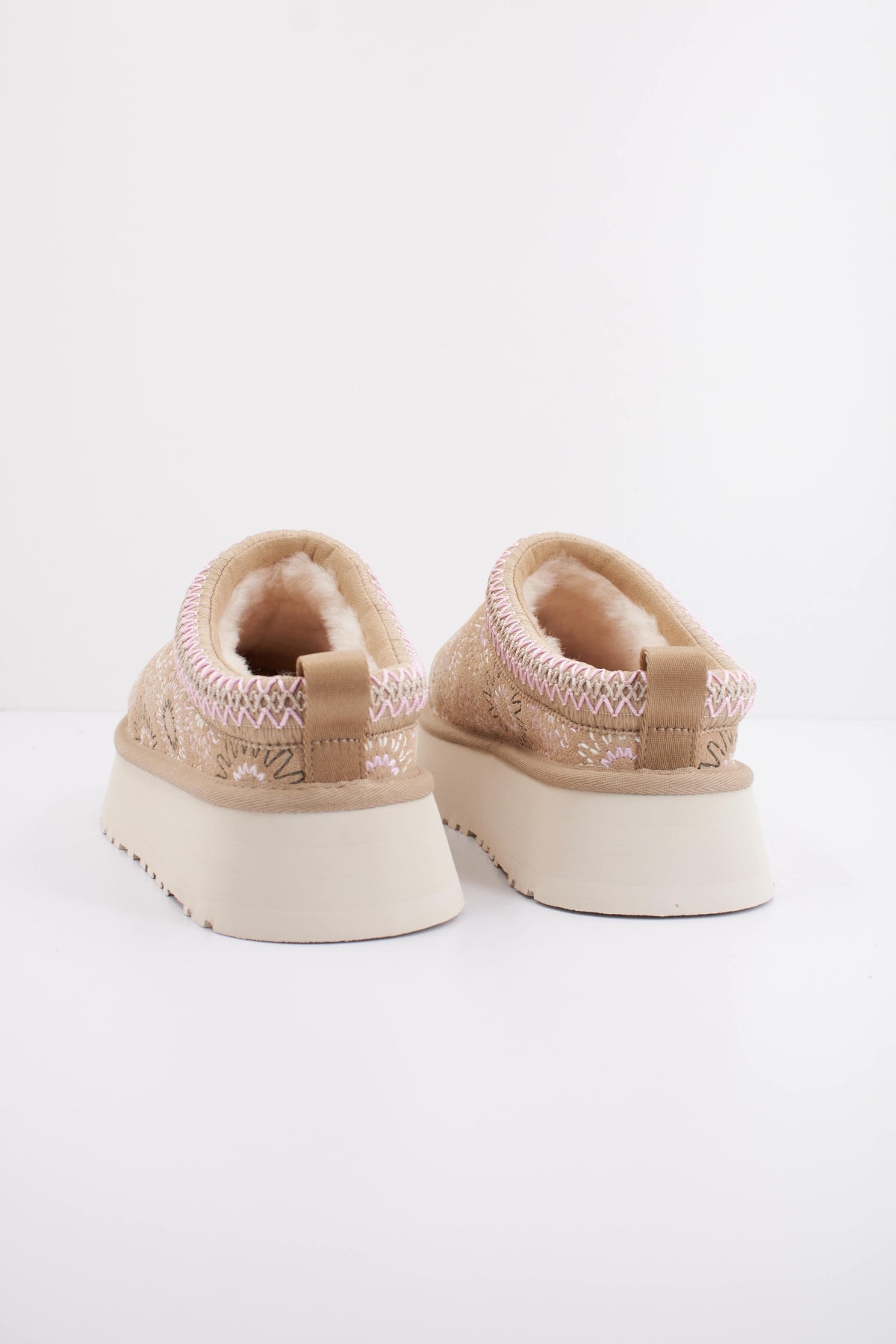 UGG W TAZZ SUN STITCH en color MARRON CLARO  (4)