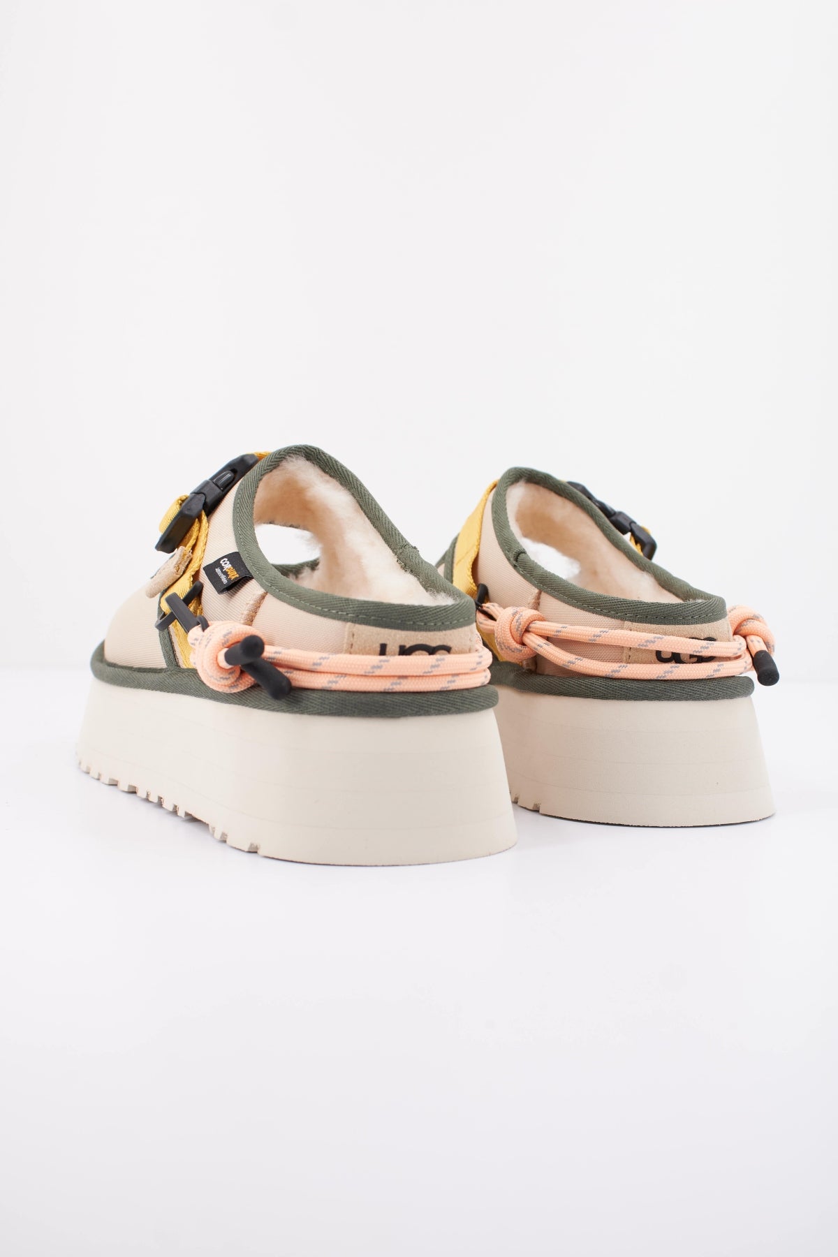 UGG U en color BEIS  (4)