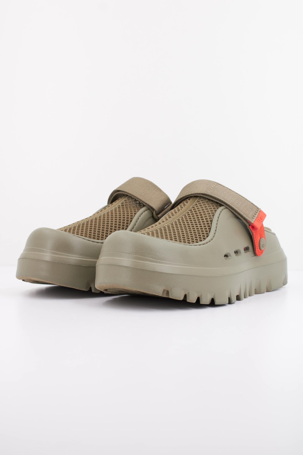 UGG M PEAKMOD BREATHE en color VERDE  (2)