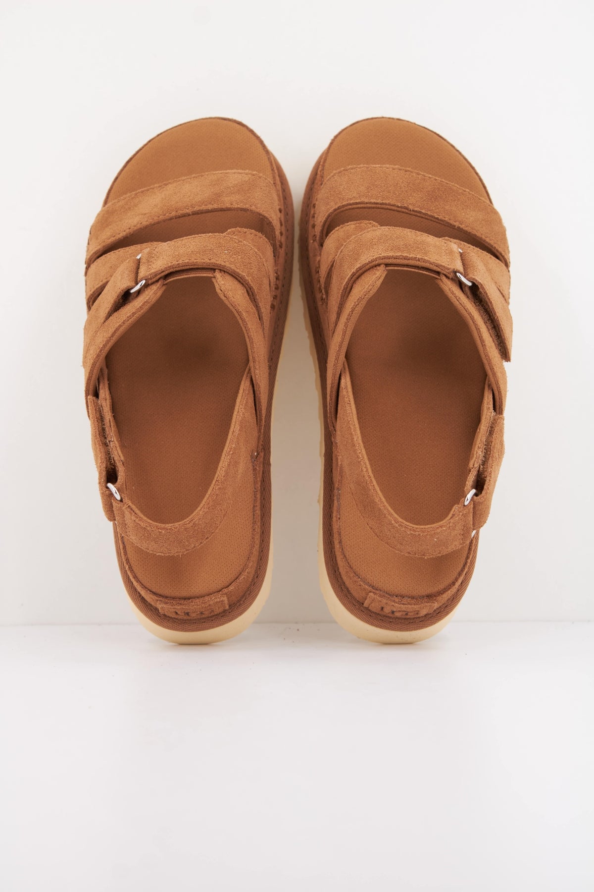UGG W GOLDENSTAR GLEAM en color MARRON  (3)