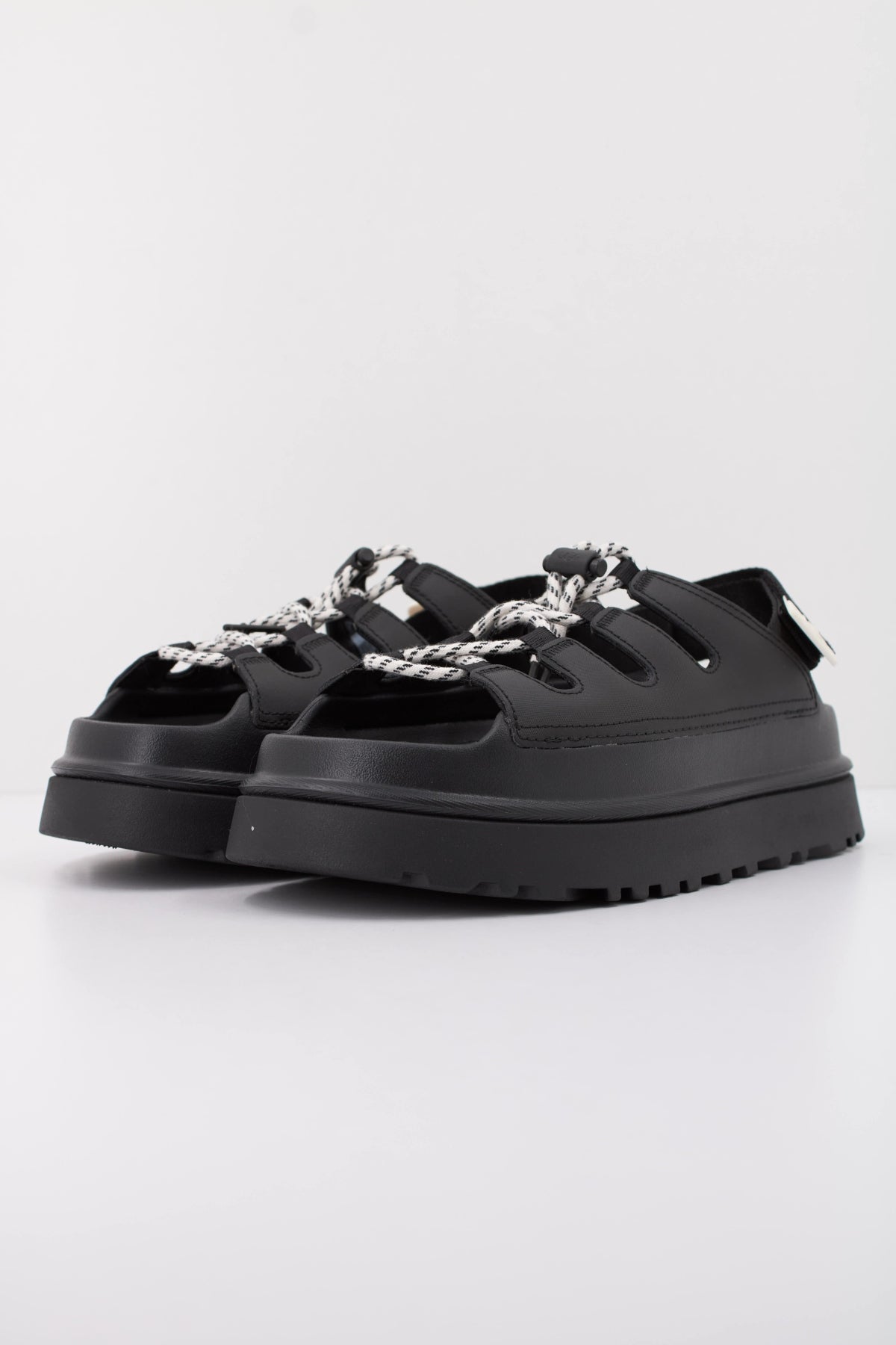 UGG W GOLDENGLOW TOGGLE en color NEGRO  (2)