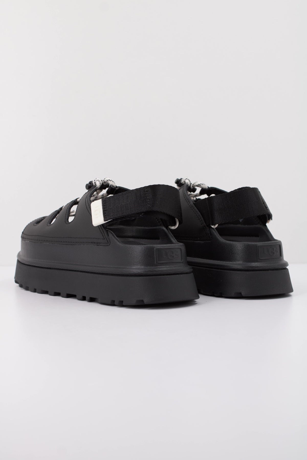 UGG W GOLDENGLOW TOGGLE en color NEGRO  (4)