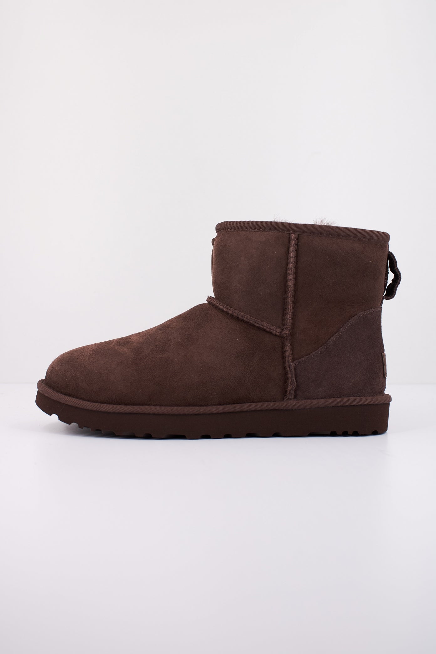 UGG UGG CLASSIC MINI en color MARRON  (1)
