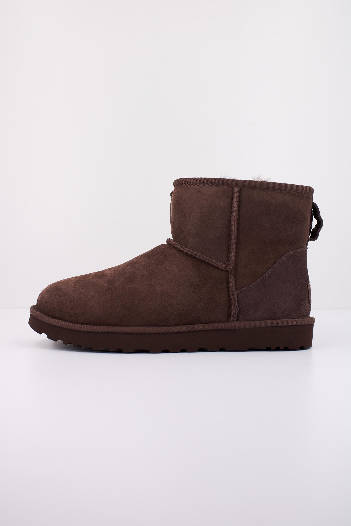 UGG UGG CLASSIC MINI en color MARRON  (1)