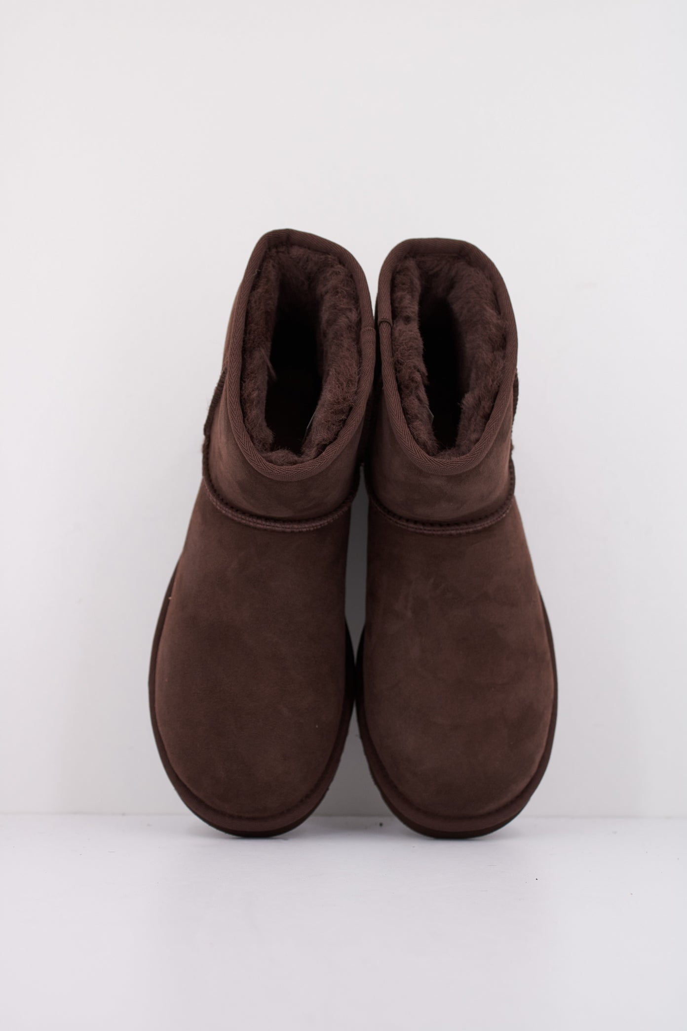 UGG UGG CLASSIC MINI en color MARRON  (3)